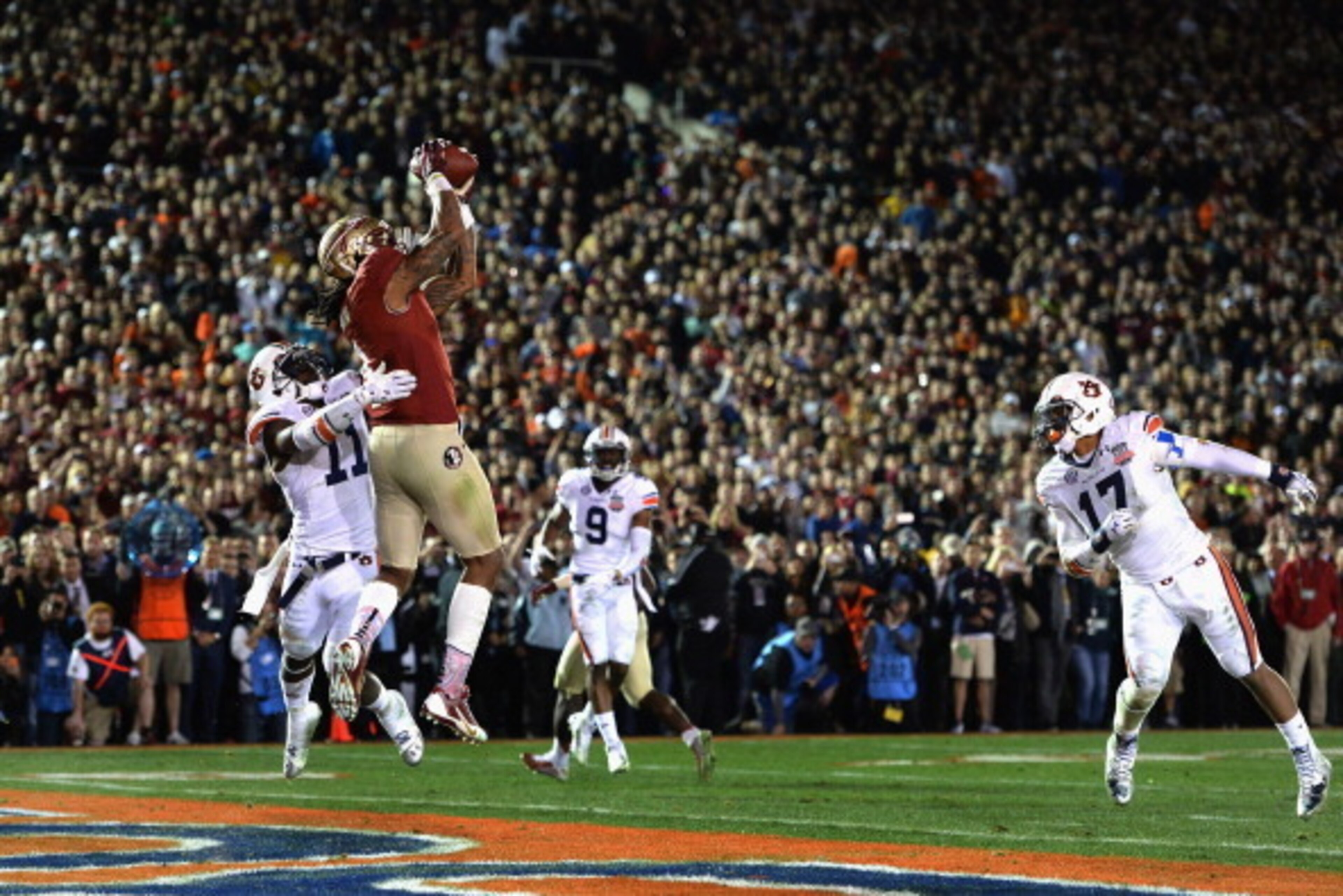 PASADENA, CA - JANUARY 06:  Wide receiver Kelvin Benjamin #1 of the Florida State Seminoles catches a 2-yard pass for a touchdown to take a 33-31 lead in the final moments of the fourth quarter during the 2014 Vizio BCS National Championship Game at the R