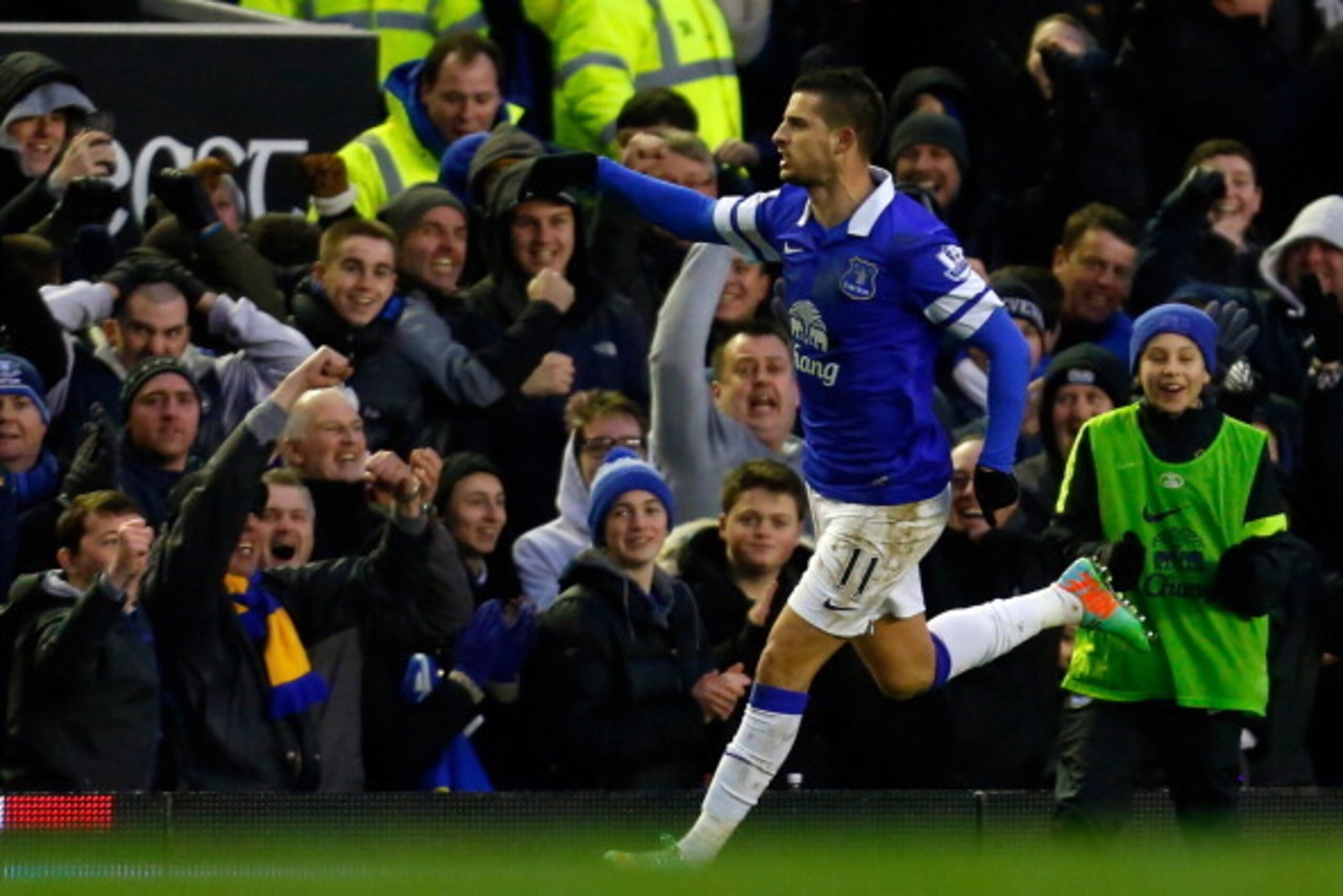 LIVERPOOL, ENGLAND - FEBRUARY 01: Kevin Mirallas of Everton celebrates after scoring a goal during the Barclays Premier League match between Everton and Aston Villa at Goodison Park on February 1, 2014 in Liverpool, England. (Photo by Paul Thomas/Getty Im LIVERPOOL, ENGLAND - FEBRUARY 01: Kevin Mirallas of Everton celebrates after scoring a goal during the Barclays Premier League match between Everton and Aston Villa at Goodison Park on February 1, 2014 in Liverpool, England. (Photo by Paul Thomas/Getty Im