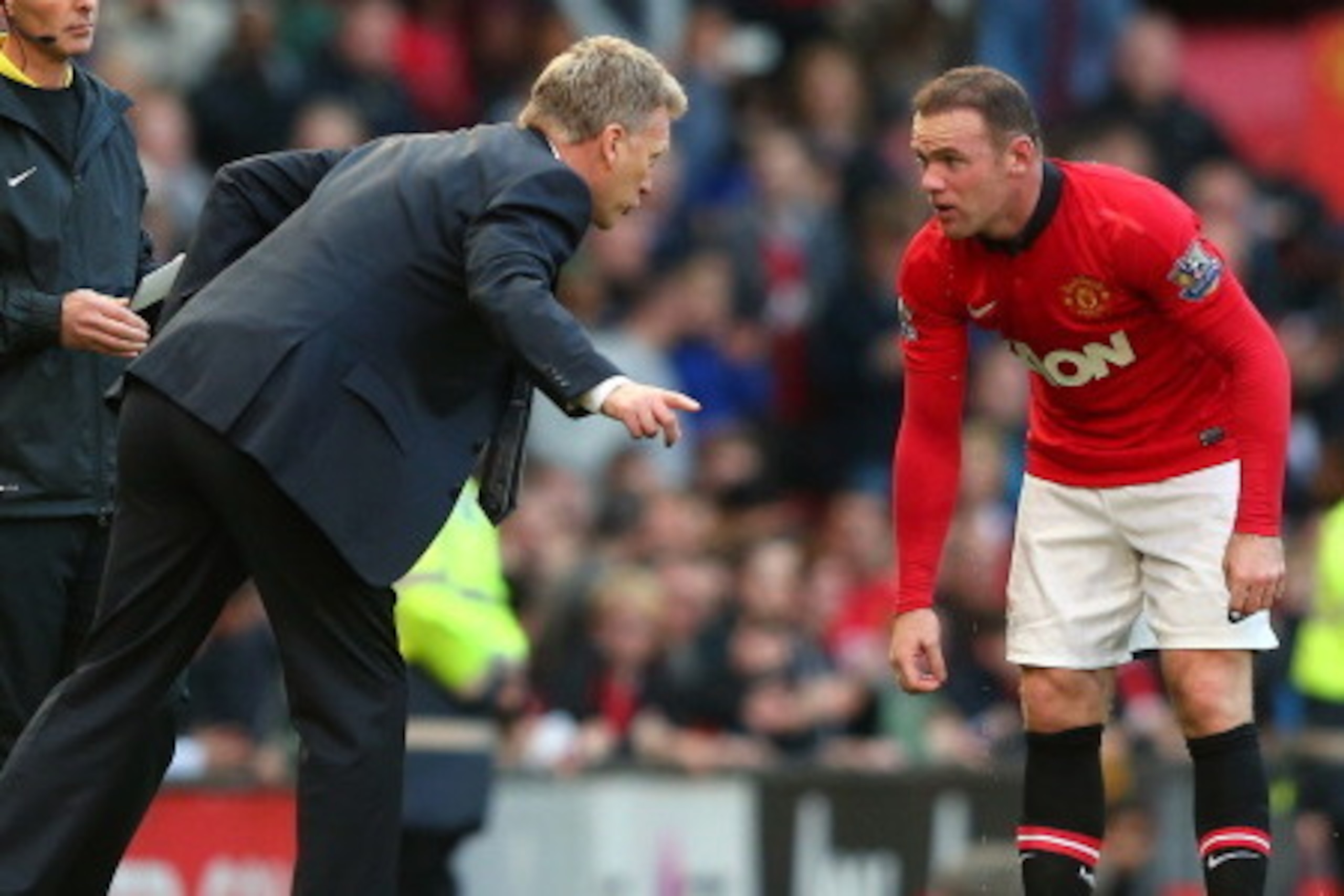 MANCHESTER, ENGLAND - OCTOBER 26:  David Moyes the manager of Manchester United talks with Wayne Rooney during the Barclays Premier League match between Manchester United and Stoke City at Old Trafford on October 26, 2013 in Manchester, England.  (Photo b
