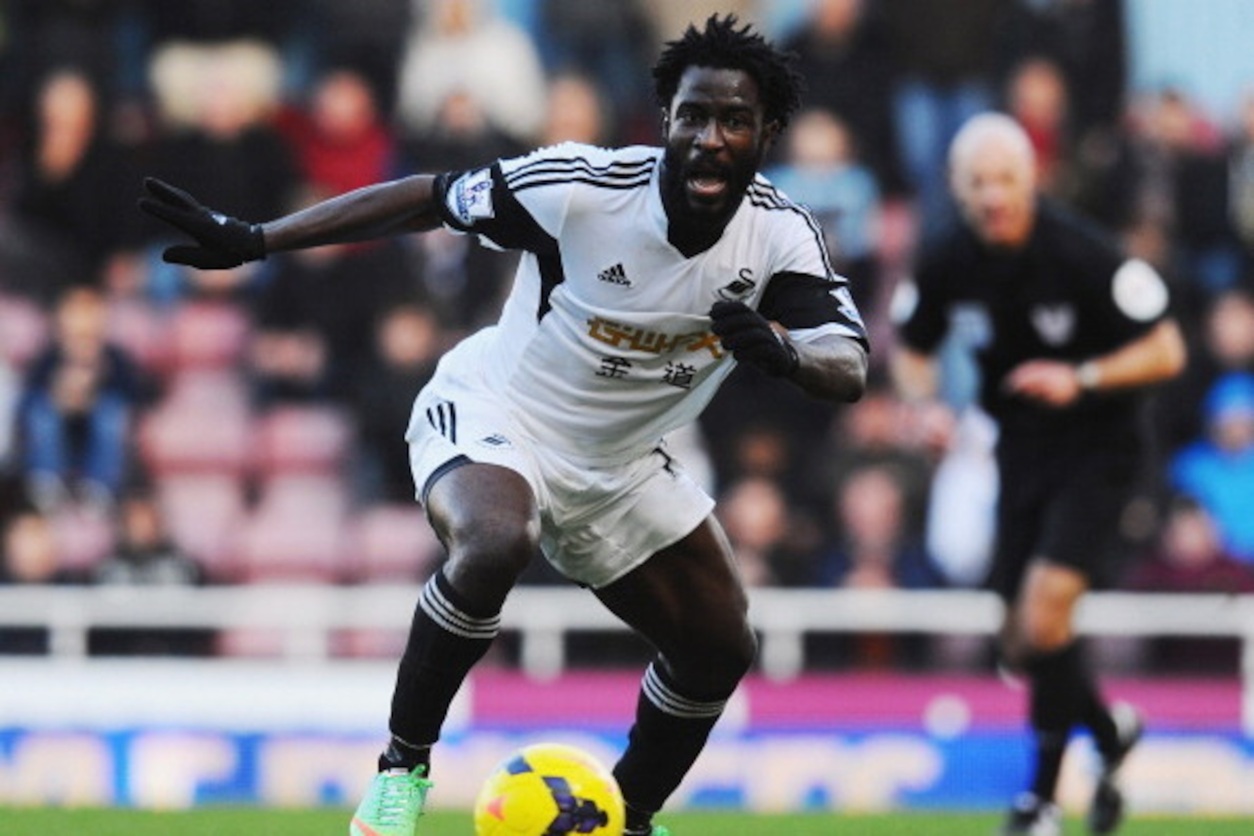LONDON, ENGLAND - FEBRUARY 01:  Wilfried Bony of Swansea City in action during the Barclays Premier League match between West Ham United and Swansea City at Boleyn Ground on February 1, 2014 in London, England.  (Photo by Mike Hewitt/Getty Images)