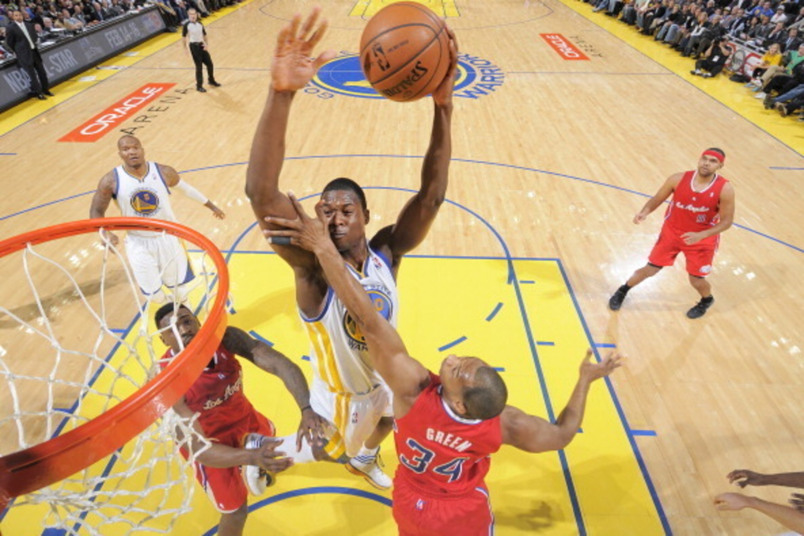 OAKLAND, CA - JANUARY 30: Harrison Barnes #40 of the Golden State Warriors dunks against the Los Angeles Clippers on January 30, 2014 at Oracle Arena in Oakland, California. NOTE TO USER: User expressly acknowledges and agrees that, by downloading and or OAKLAND, CA - JANUARY 30: Harrison Barnes #40 of the Golden State Warriors dunks against the Los Angeles Clippers on January 30, 2014 at Oracle Arena in Oakland, California. NOTE TO USER: User expressly acknowledges and agrees that, by downloading and or