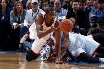 OKLAHOMA CITY, OK - NOVEMBER 21:  Kevin Durant #35 of the Oklahoma City Thunder passes the ball from the ground against the Los Angeles Clippers on November 21, 2013 at the Chesapeake Energy Arena in Oklahoma City, Oklahoma. NOTE TO USER: User expressly a