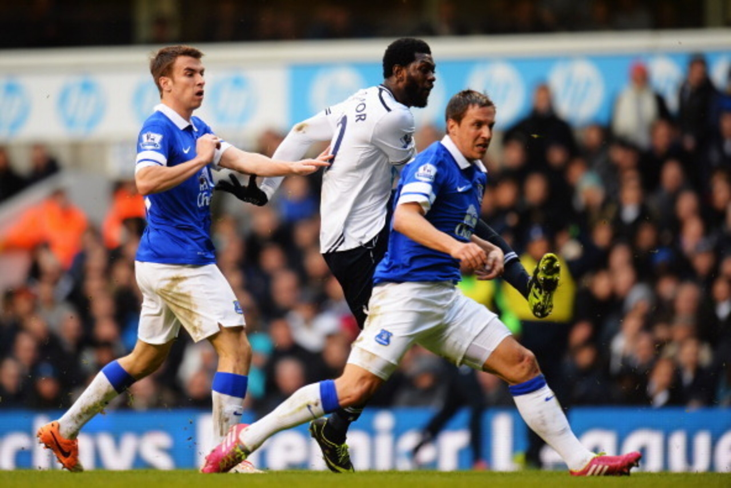 LONDON, ENGLAND - FEBRUARY 09:  Emmanuel Adebayor (C) of Tottenham Hotspur shoots and scores during the Barclays Premier League match between Tottenham Hotspur and Everton at White Hart Lane on February 9, 2014 in London, England.  (Photo by Shaun Botteri