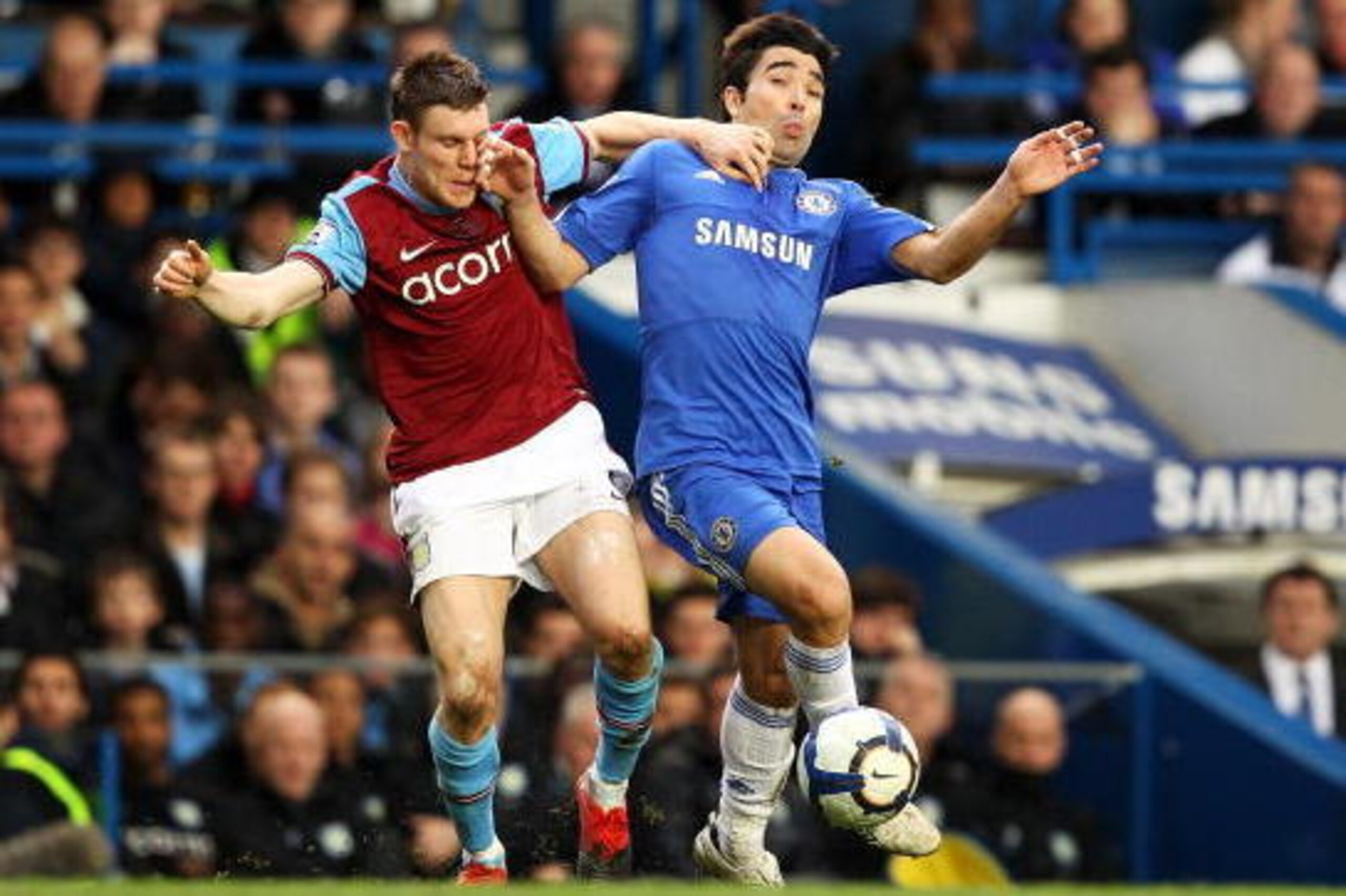 LONDON, ENGLAND - MARCH 27: Deco of Chelsea is challenged by James Milner of Aston Villa during the Barclays Premier League match between Chelsea and Aston Villa at Stamford Bridge on March 27, 2010 in London, England. (Photo by Richard Heathcote/Getty LONDON, ENGLAND - MARCH 27: Deco of Chelsea is challenged by James Milner of Aston Villa during the Barclays Premier League match between Chelsea and Aston Villa at Stamford Bridge on March 27, 2010 in London, England. (Photo by Richard Heathcote/Getty