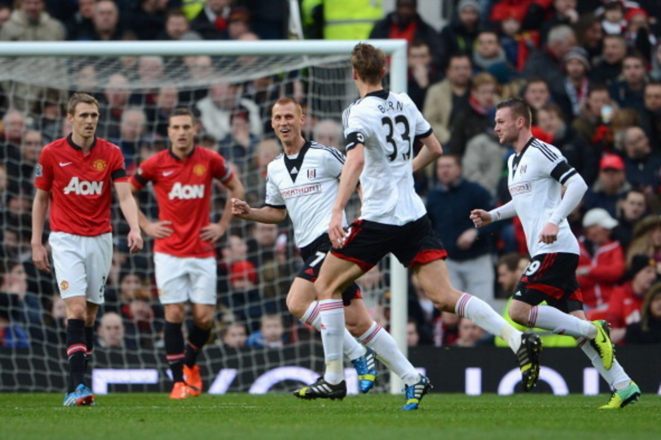 MANCHESTER, ENGLAND - FEBRUARY 09:  Steve Sidwell of Fulham celebrates scoring the opening goal during the Barclays Premier League match between Manchester United and Fulham at Old Trafford on February 9, 2014 in Manchester, England.  (Photo by Michael Re