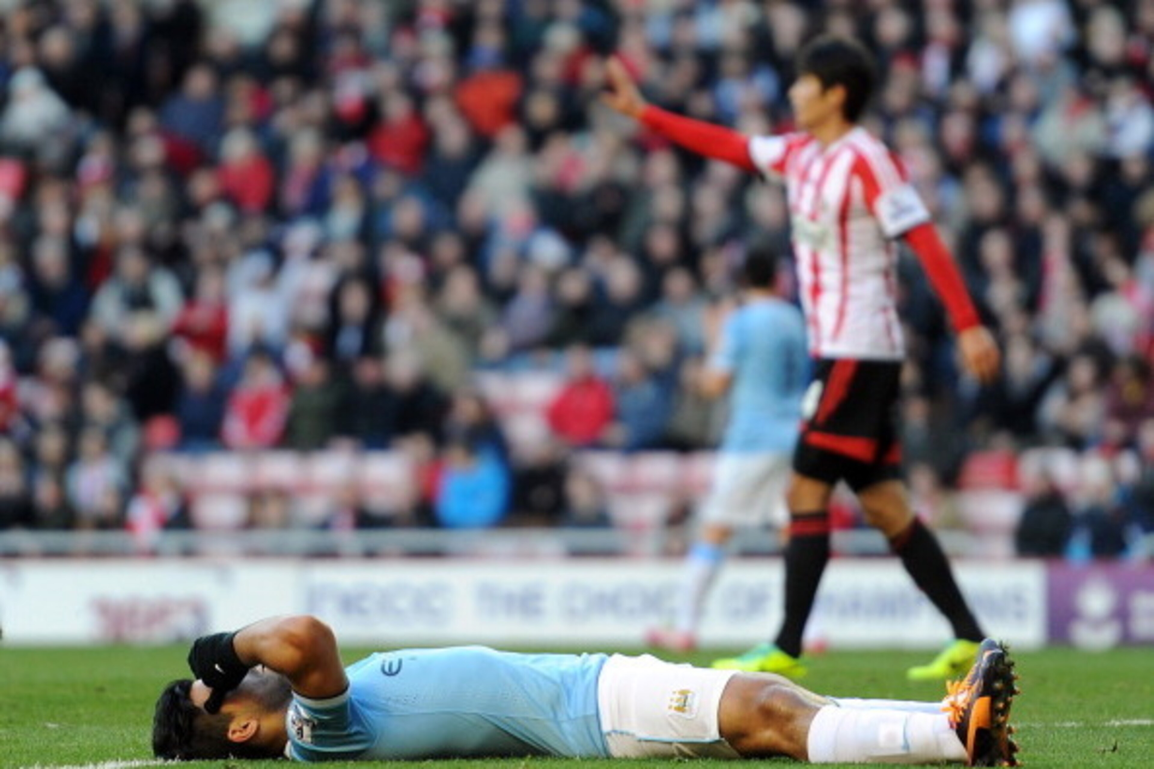 SUNDERLAND, ENGLAND - NOVEMBER 10: Sergio Aguero of Manchester City reacts during the Barclays Premier League match between Sunderland and Manchester City at Stadium of Light on November 10, 2013 in Sunderland, England. (Photo by Chris Brunskill/Getty Ima