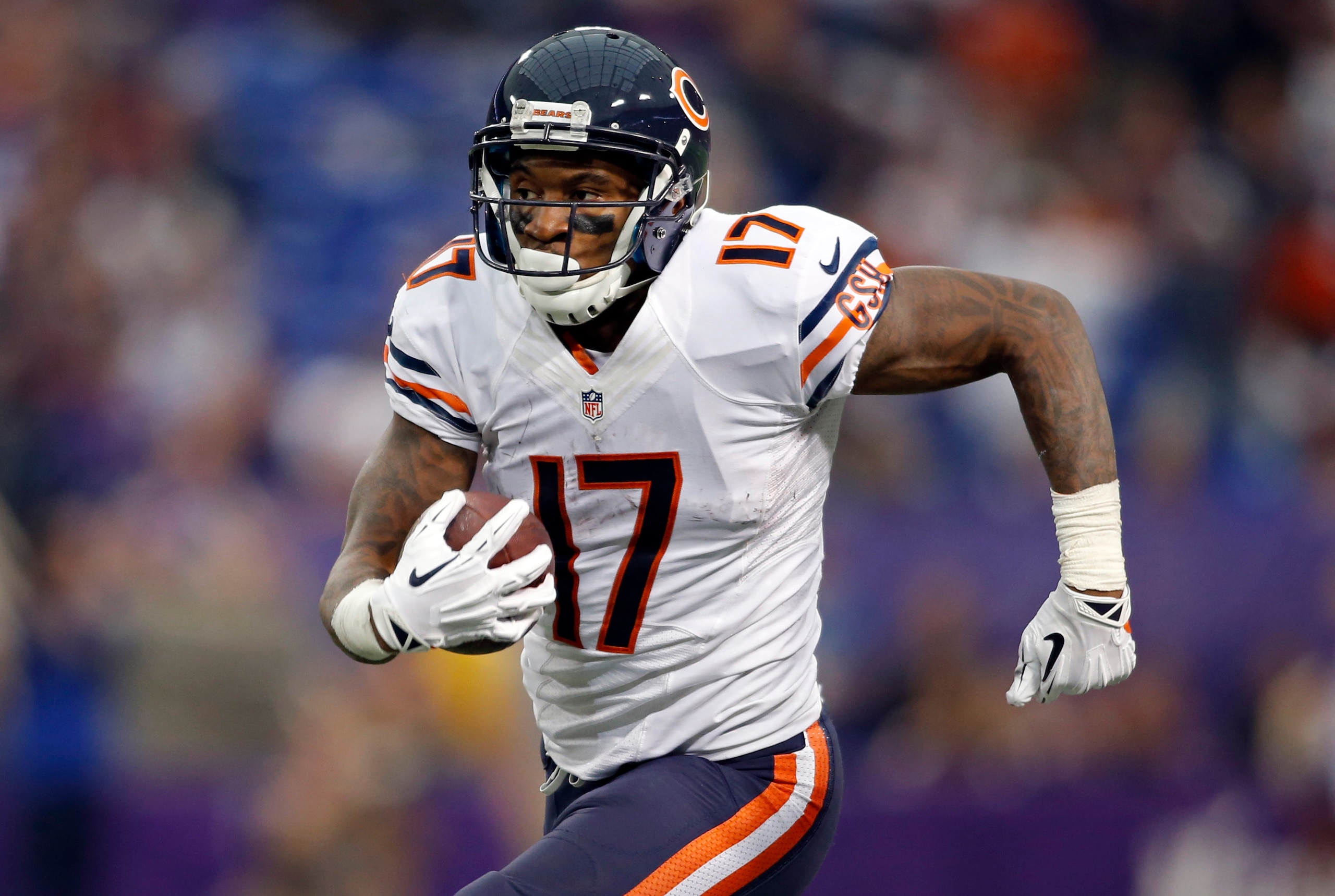 Dec 1, 2013; Minneapolis, MN, USA; Chicago Bears wide receiver Alshon Jeffery (17) catches a pass against the Minnesota Vikings for an 80 yard touchdown catch in the third quarter at Mall of America Field at H.H.H. Metrodome. Vikings win 23-20 in overtime Dec 1, 2013; Minneapolis, MN, USA; Chicago Bears wide receiver Alshon Jeffery (17) catches a pass against the Minnesota Vikings for an 80 yard touchdown catch in the third quarter at Mall of America Field at H.H.H. Metrodome. Vikings win 23-20 in overtime