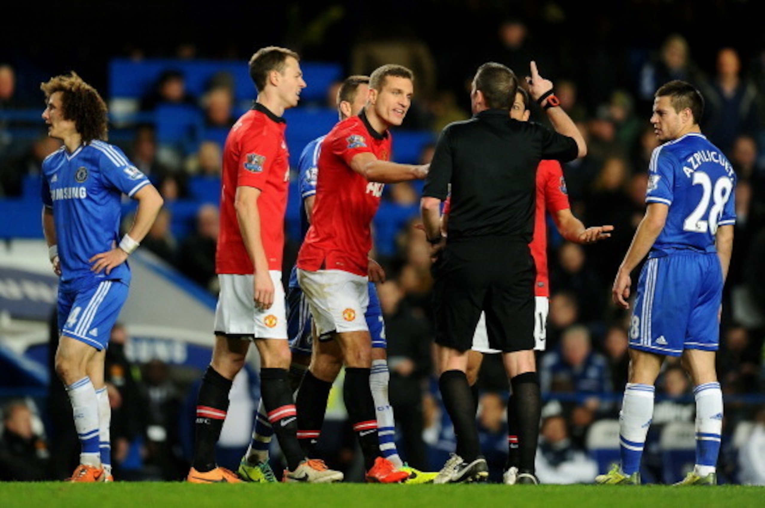 LONDON, ENGLAND - JANUARY 19:   Nemanja Vidic of Manchester United argues with Referee Phil Dowd prior to receiving a red card for bringing down Eden Hazard of Chelsea during the Barclays Premier League match between Chelsea and Manchester United at Stamf