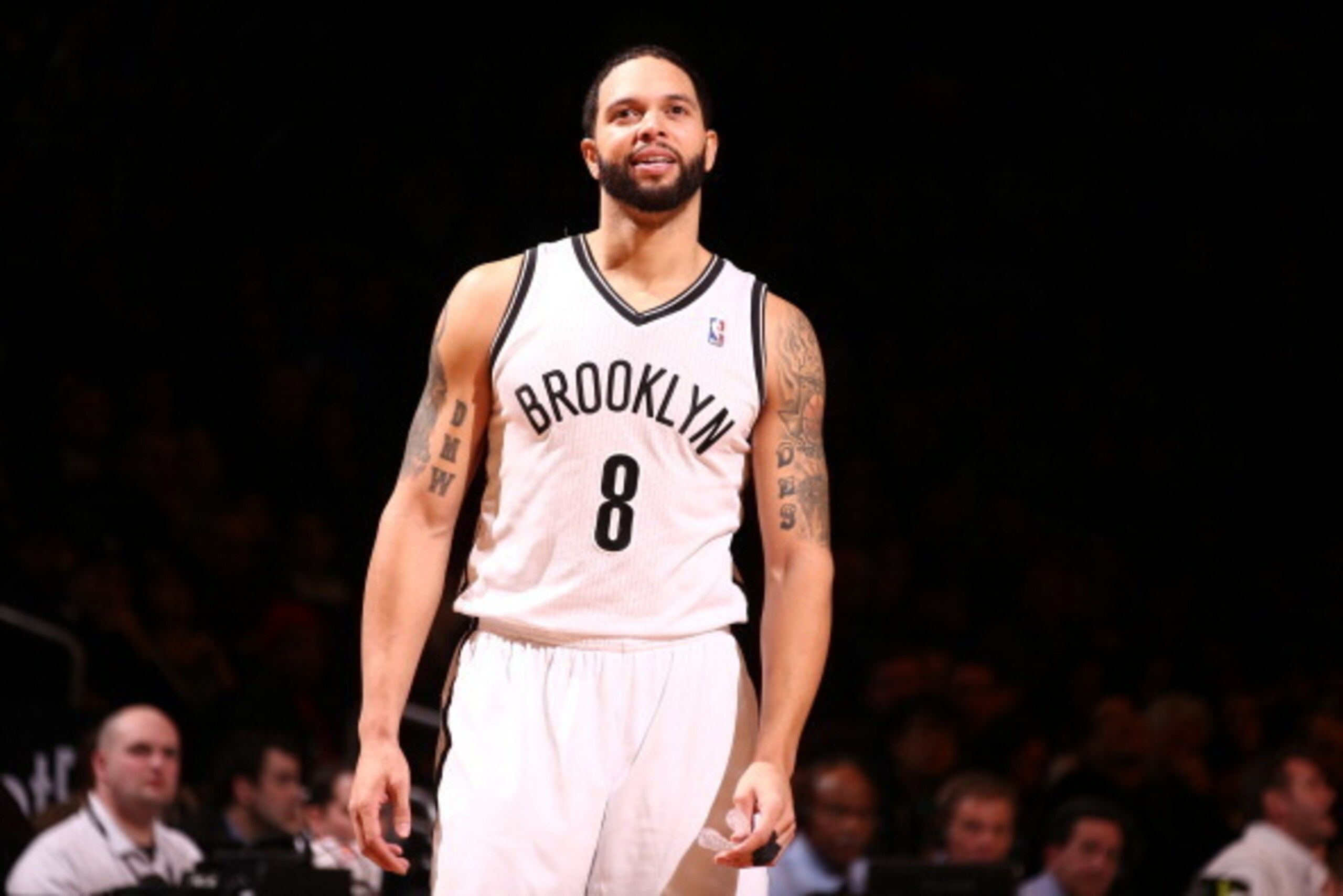 NEW YORK, NY - JANUARY 04: Deron Williams #8 of the Brooklyn Nets during a game against the Cleveland Cavaliers during a game at the Barclays Center on January 4, 2014 in the Brooklyn borough of New York City. NOTE TO USER: User expressly acknowledges an NEW YORK, NY - JANUARY 04: Deron Williams #8 of the Brooklyn Nets during a game against the Cleveland Cavaliers during a game at the Barclays Center on January 4, 2014 in the Brooklyn borough of New York City. NOTE TO USER: User expressly acknowledges an