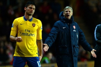 SOUTHAMPTON, ENGLAND - JANUARY 28:  Arsene Wenger manager of Arsenal reacts s he looks to Olivier Giroud of Arsenal during the Barclays Premier League match between Southampton and Arsenal at St Mary's Stadium on January 28, 2014 in Southampton, England. 