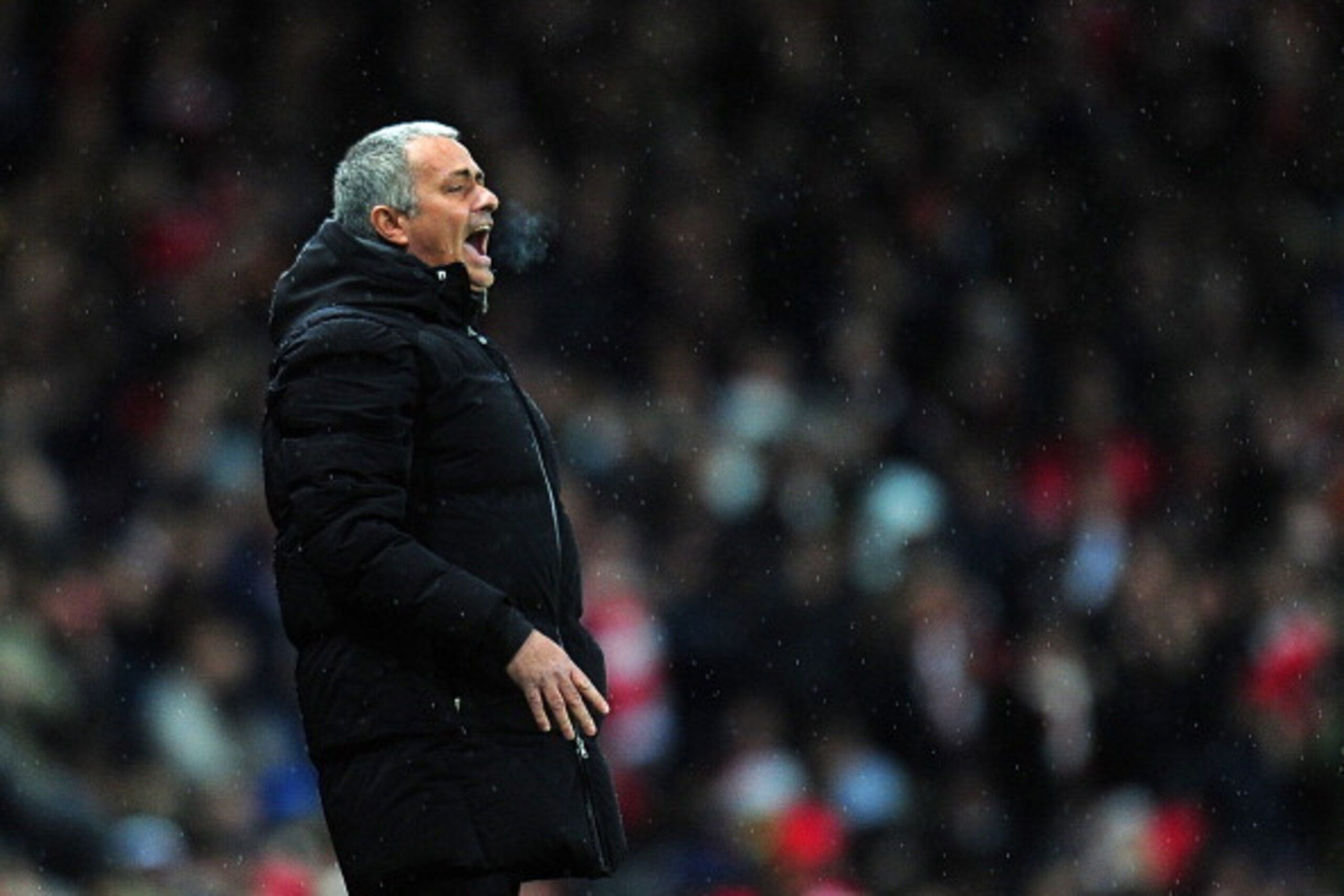 LONDON, ENGLAND - DECEMBER 23: Jose Mourinho manager of Chelsea gives instructions during the Barclays Premier League match between Arsenal and Chelsea at Emirates Stadium on December 23, 2013 in London, England. (Photo by Shaun Botterill/Getty Images) LONDON, ENGLAND - DECEMBER 23: Jose Mourinho manager of Chelsea gives instructions during the Barclays Premier League match between Arsenal and Chelsea at Emirates Stadium on December 23, 2013 in London, England. (Photo by Shaun Botterill/Getty Images)