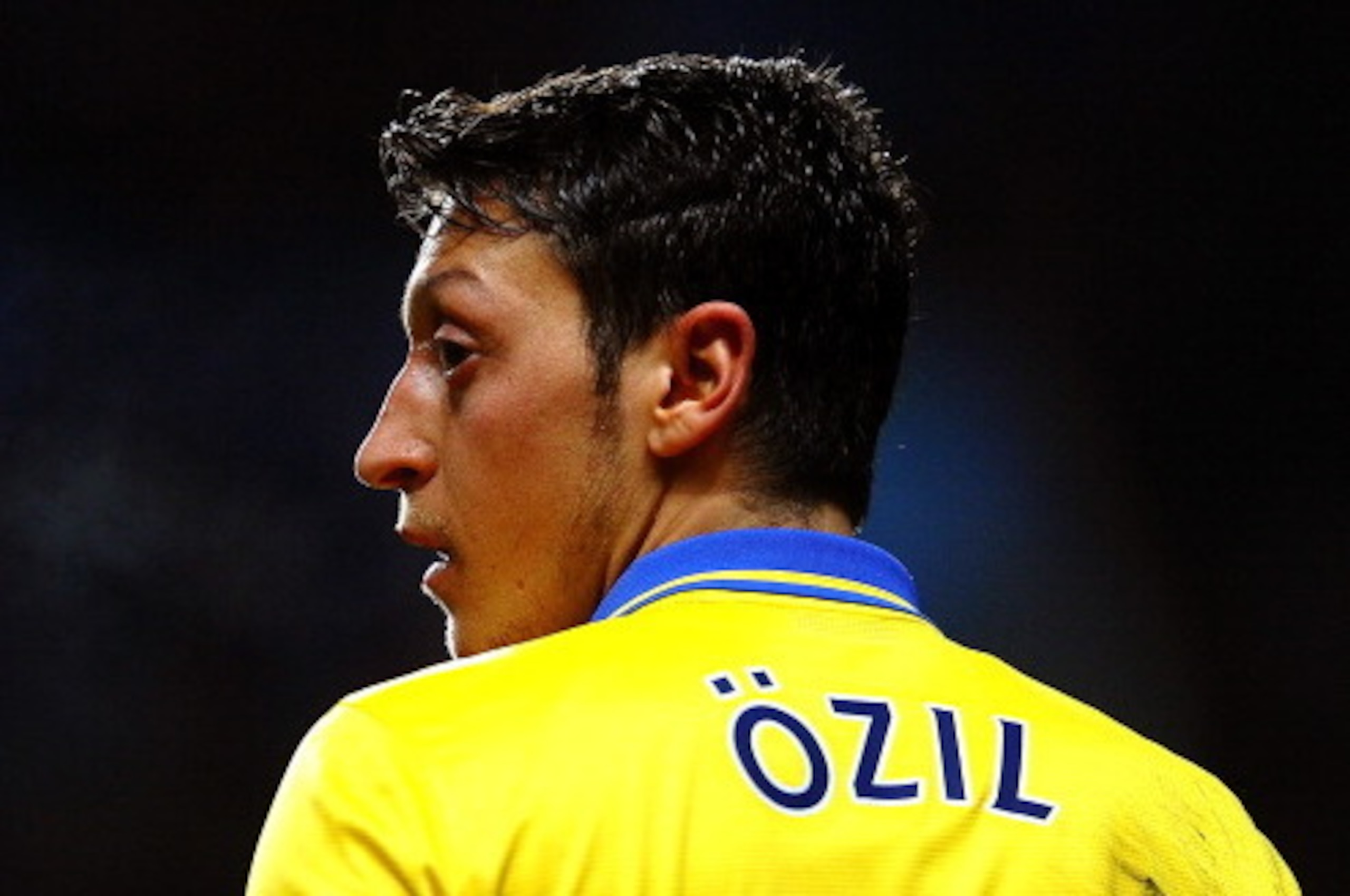BIRMINGHAM, ENGLAND - JANUARY 13:  Mesut Oezil of Arsenal looks on during the Barclays Premier League match between Aston Villa and Arsenal at Villa Park on January 13, 2014 in Birmingham, England.  (Photo by Laurence Griffiths/Getty Images)