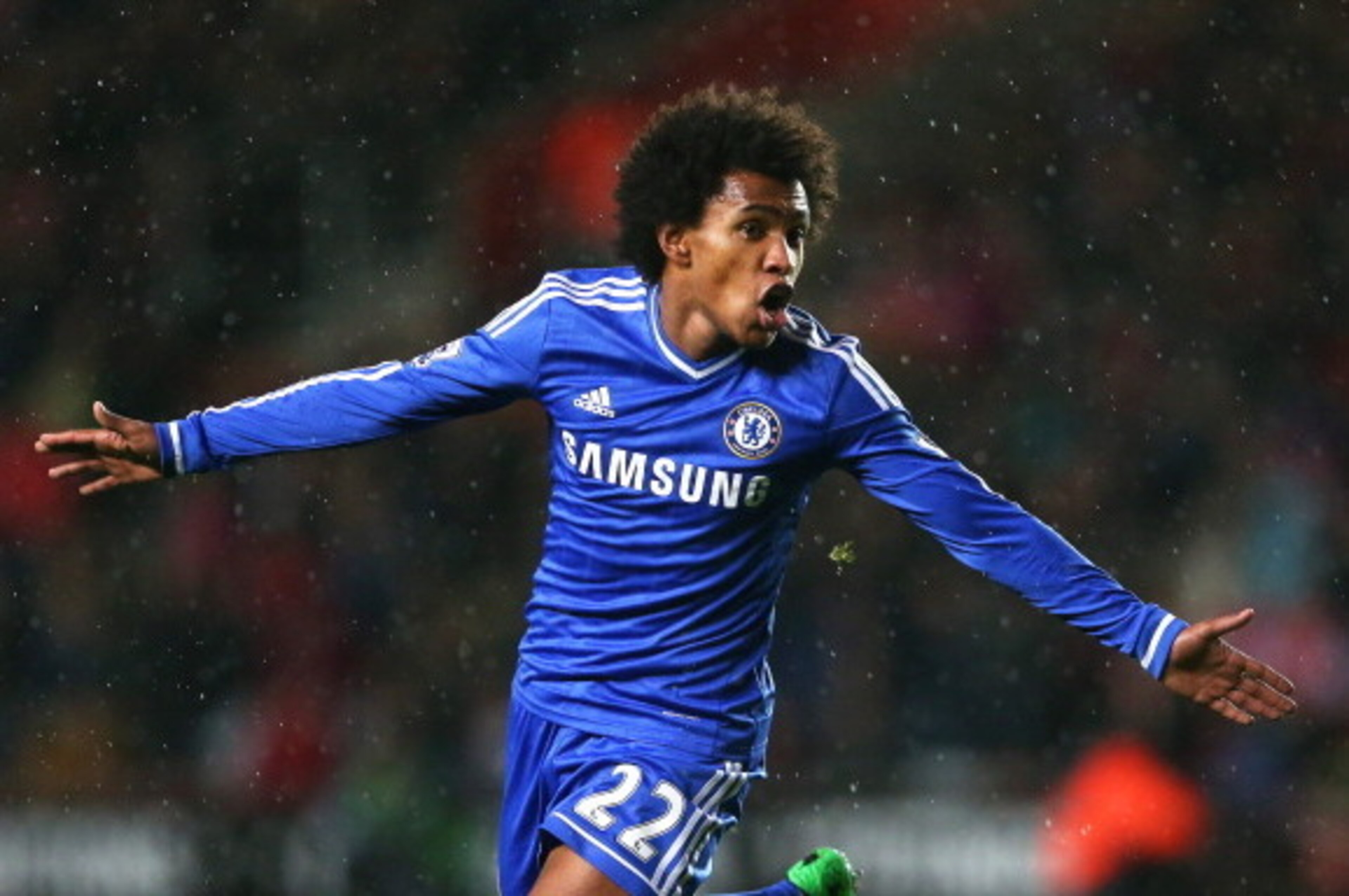 SOUTHAMPTON, ENGLAND - JANUARY 01:  Willian of Chelsea celebrates after scoring his team's second goal during the Barclays Premier League match between Southampton and Chelsea at St Mary's Stadium on January 1, 2014 in Southampton, England.  (Photo by War