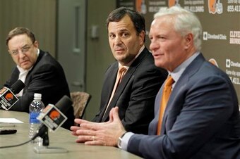 Jimmy Haslam, right, with Michael Lombardi (center) and Joe Banner at Lombardi's hiring in January 2013.