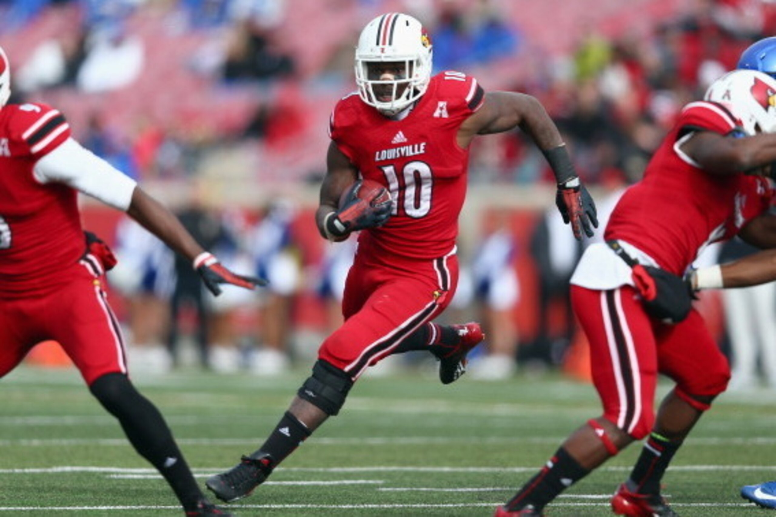 LOUISVILLE, KY - NOVEMBER 23:  Dominique Brown #10 of the Louisville Cardinals runs with the ball during the game against the Memphis Tigers at Papa John's Cardinal Stadium on November 23, 2013 in Louisville, Kentucky.  (Photo by Andy Lyons/Getty Images)