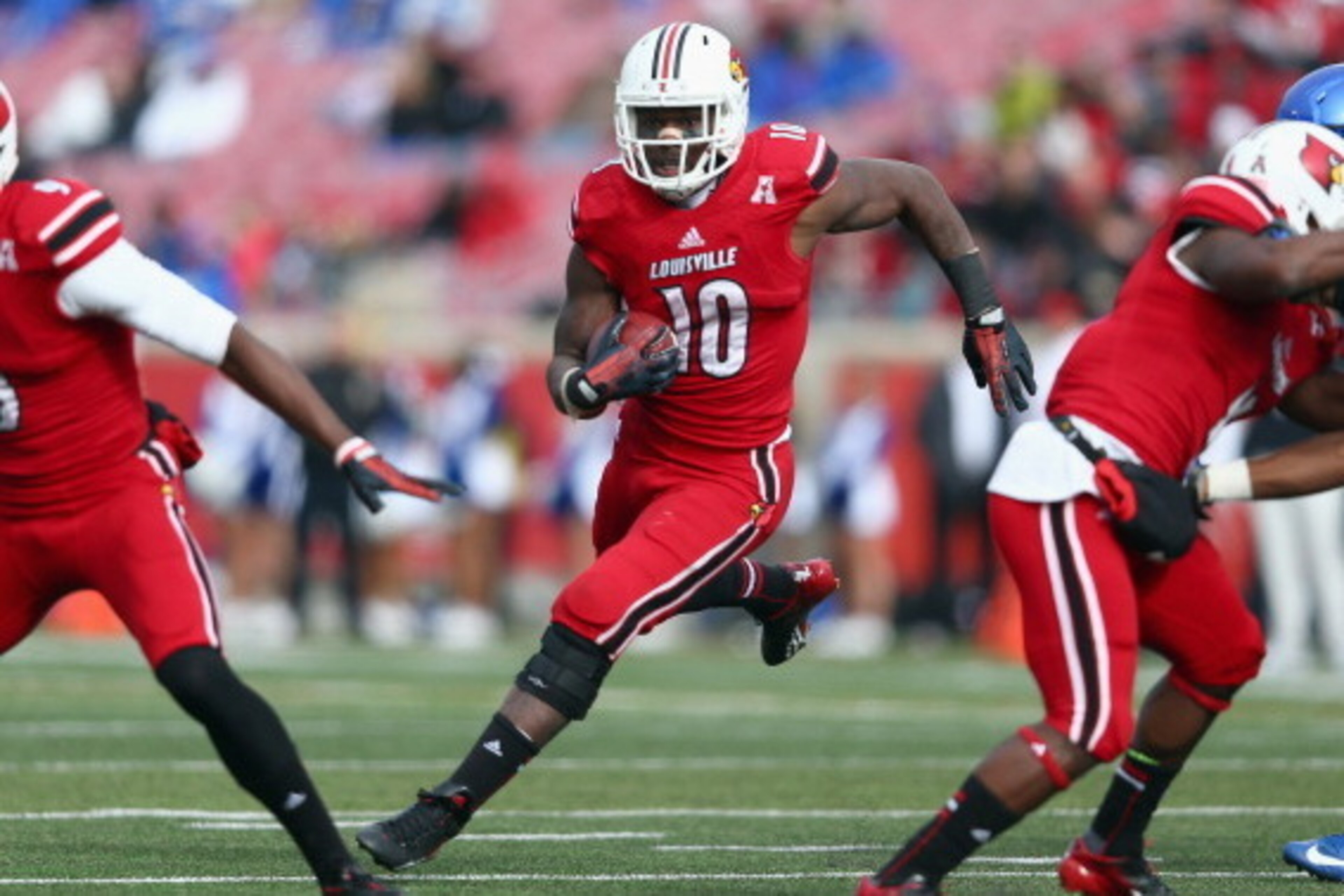 LOUISVILLE, KY - NOVEMBER 23:  Dominique Brown #10 of the Louisville Cardinals runs with the ball during the game against the Memphis Tigers at Papa John's Cardinal Stadium on November 23, 2013 in Louisville, Kentucky.  (Photo by Andy Lyons/Getty Images)