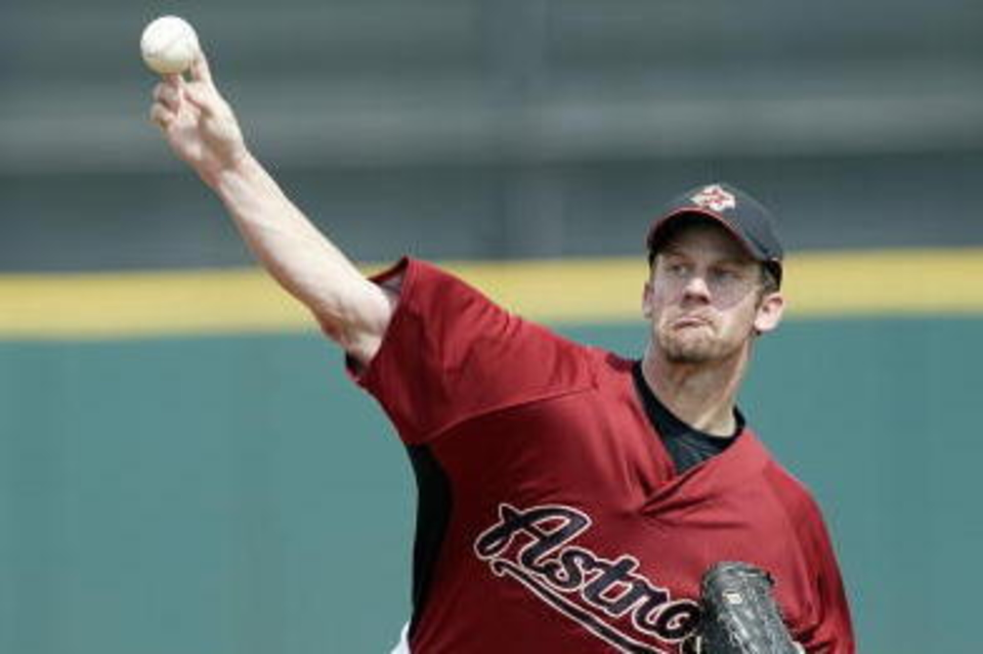 KISSIMMEE, FL - MARCH 2: Roy Oswalt #44 of the Houston Astros pitches against the Detroit Tigers during a Spring Training game at Osceola County Stadium March 2, 2007 in Kissimmee, Florida. The Tigers won 13-8. (Photo by Rick Stewart/Getty Images) KISSIMMEE, FL - MARCH 2: Roy Oswalt #44 of the Houston Astros pitches against the Detroit Tigers during a Spring Training game at Osceola County Stadium March 2, 2007 in Kissimmee, Florida. The Tigers won 13-8. (Photo by Rick Stewart/Getty Images)