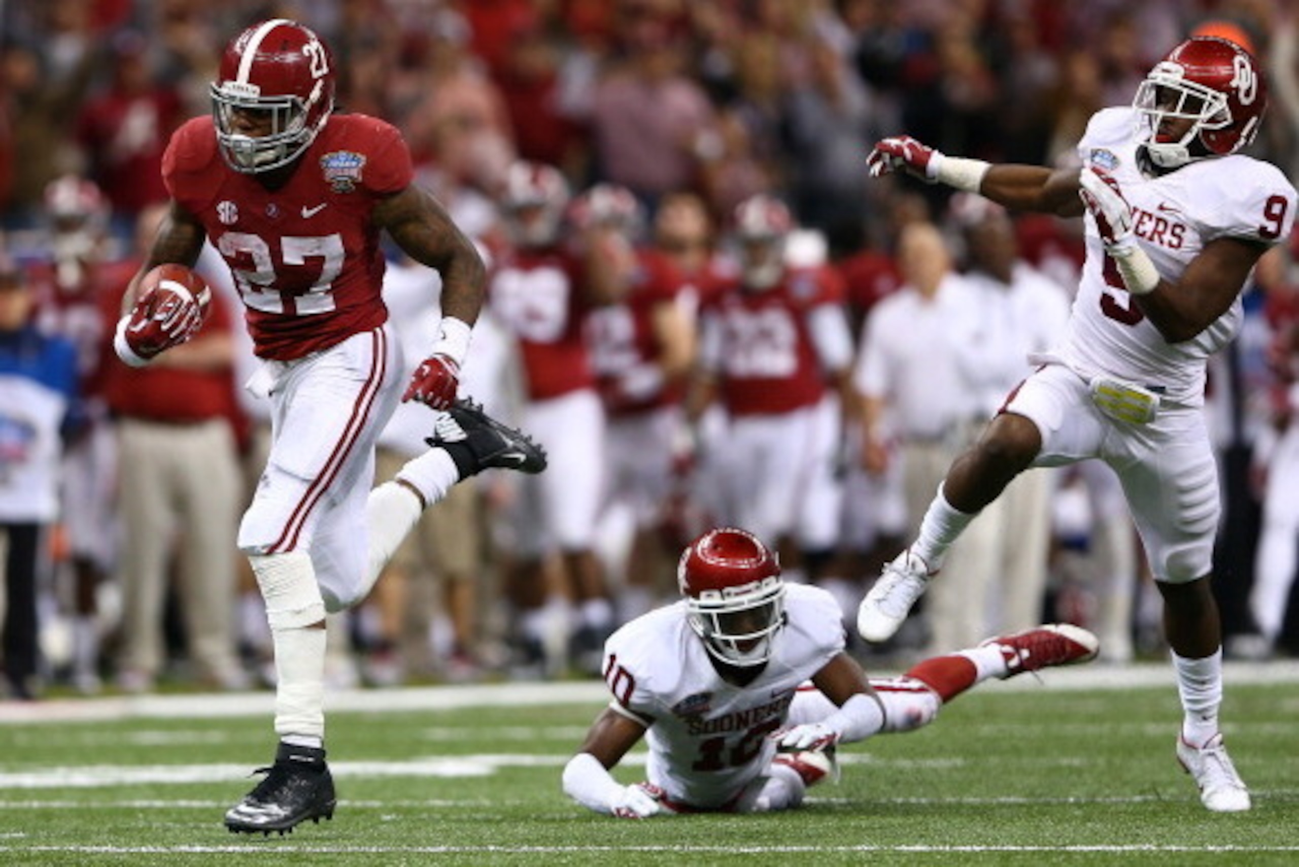 NEW ORLEANS, LA - JANUARY 02:  Derrick Henry #27 of the Alabama Crimson Tide runs for a 61 yard touchdown against the Oklahoma Sooners during the Allstate Sugar Bowl at the Mercedes-Benz Superdome on January 2, 2014 in New Orleans, Louisiana.  (Photo by S