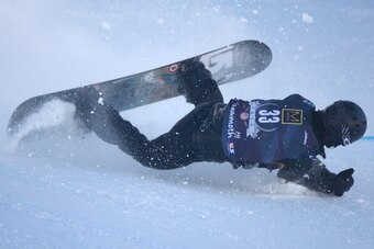 MAMMOTH, CA - JANUARY 16:  Shaun White falls during the Men's Snowboarding Slopestyle Final U.S. Olympic Qualification #3 at the 2014 Sprint U.S. Snowboarding Grand Prix on January 16, 2014 in Mammoth, California.  (Photo by Harry How/Getty Images)