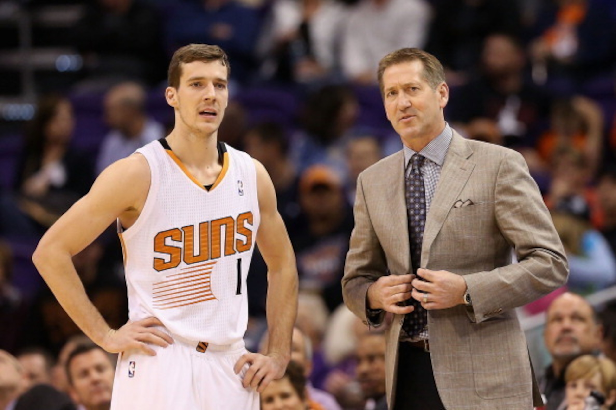 PHOENIX, AZ - JANUARY 15:  Goran Dragic #1 and head coach Jeff Hornacek of the Phoenix Suns talk during the NBA game against the Los Angeles Lakers at US Airways Center on January 15, 2014 in Phoenix, Arizona. The Suns defeated the Lakers 121-114. NOTE TO