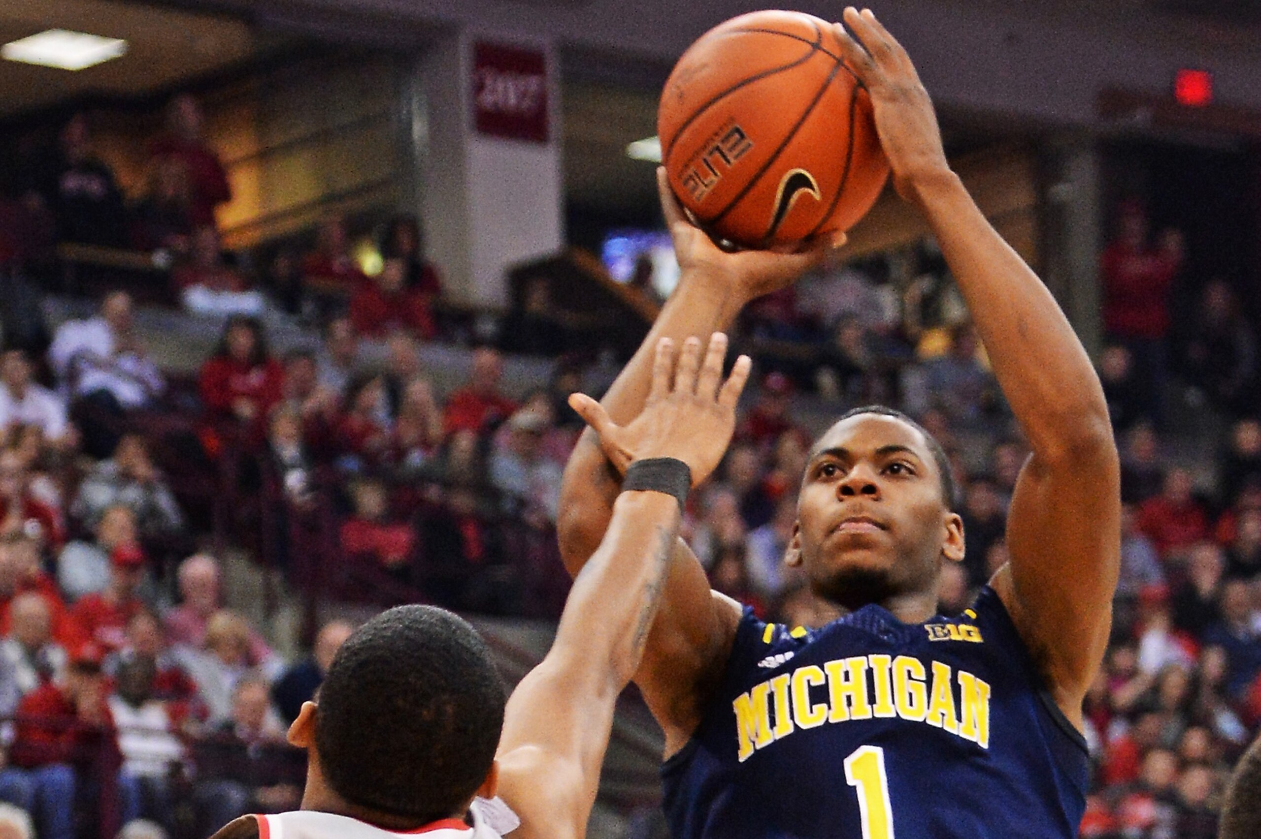 COLUMBUS, OH - FEBRUARY 11:  Glenn Robinson III #1 of the Michigan Wolverines shoots over LaQuinton Ross #10 of the Ohio State Buckeyes in the first half on February 11, 2014 at Value City Arena in Columbus, Ohio.  (Photo by Jamie Sabau/Getty Images)