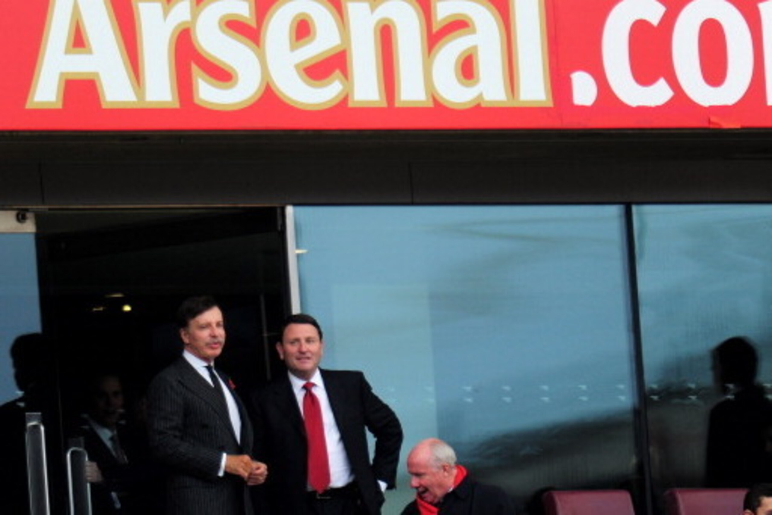 LONDON, ENGLAND - OCTOBER 27:  Arsenal owner Stan Kroenke (L) looks on prior to kickoff during the Barclays Premier League match between Arsenal and QPR at The Emirates Stadium on October 27, 2012 in London, England.  (Photo by Shaun Botterill/Getty Image