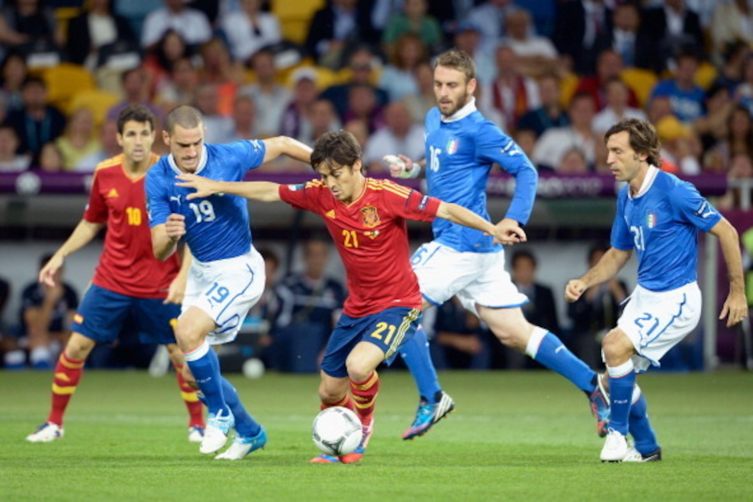 KIEV, UKRAINE - JULY 01:  David Silva (C) of Spain battles for the ball with Leonardo Bonucci (2nd L), Daniele De Rossi and Andrea Pirlo (R) of Italy during the UEFA EURO 2012 final match between Spain and Italy at the Olympic Stadium on July 1, 2012 in K