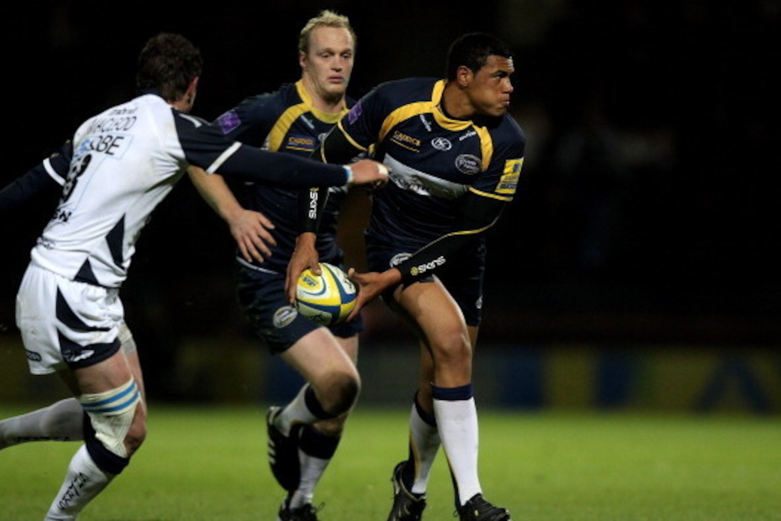 LEEDS, ENGLAND - OCTOBER 22:  Luther Burrell of Leeds passes the ball during the Aviva Premiership match between Leeds Carnegie and Sale Sharks at Headingley Carnegie Stadium on October 22, 2010 in Leeds, England.  (Photo by David Rogers/Getty Images)
