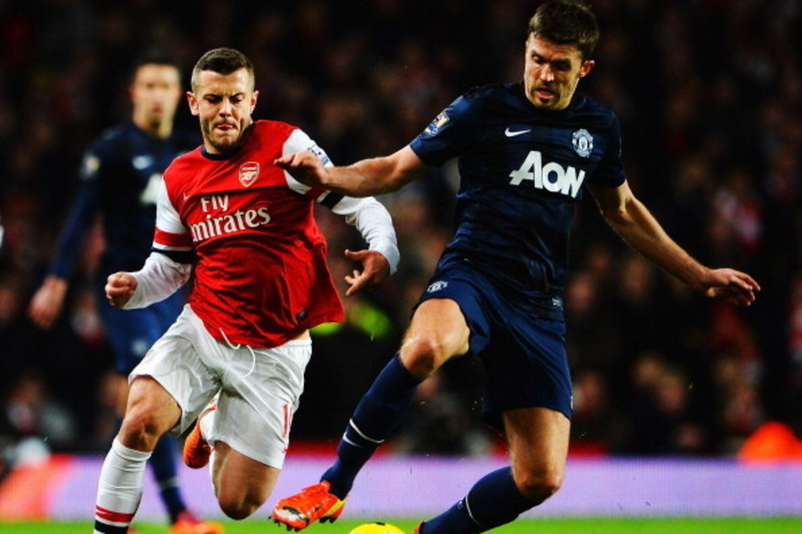 LONDON, ENGLAND - FEBRUARY 12:  Michael Carrick (R) of Manchester United holds off Jack Wilshere (L) of Arsenal during the Barclays Premier League match between Arsenal and Manchester United at the Emirates Stadium on February 12, 2014 in London, England.
