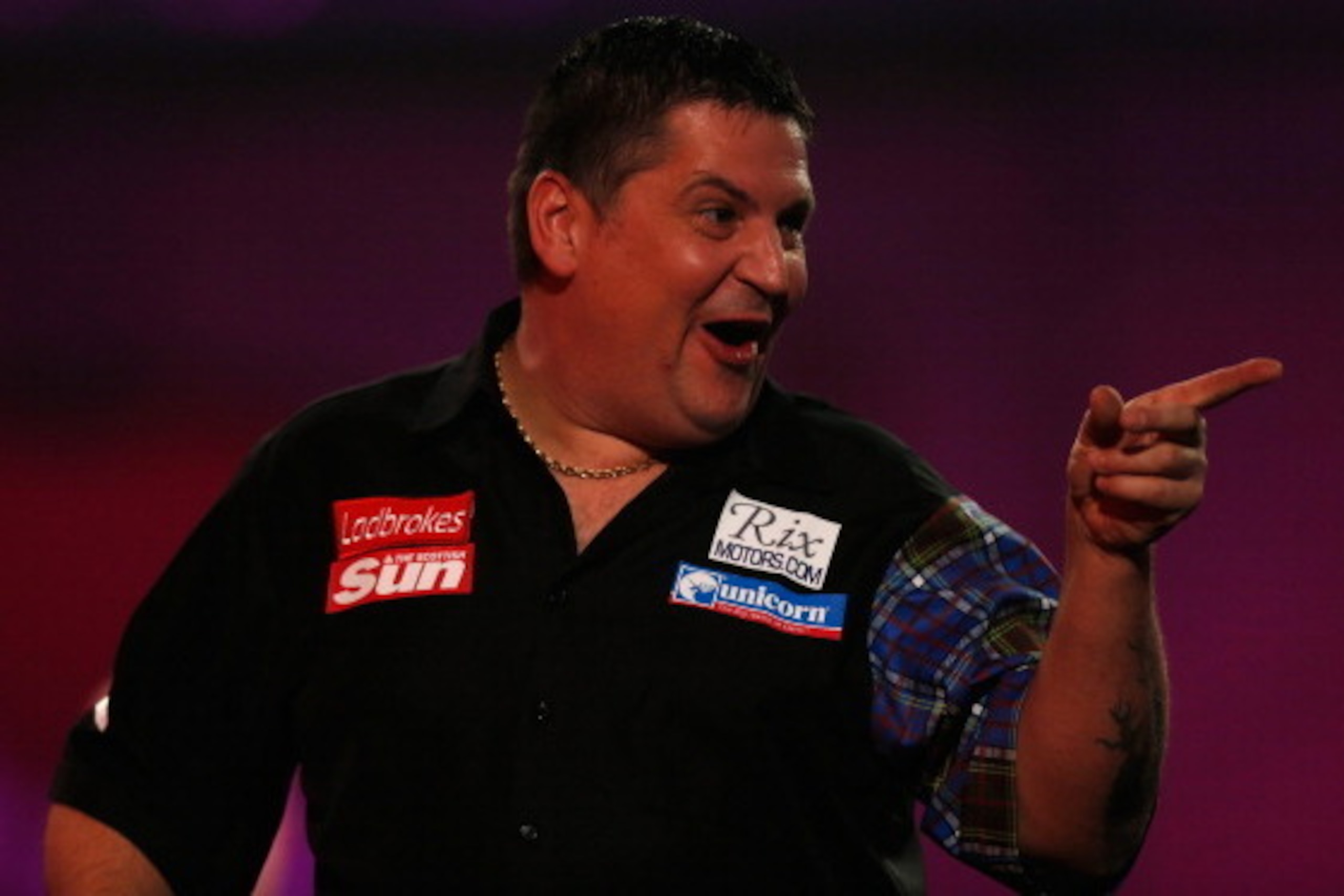 LONDON, ENGLAND - DECEMBER 28: Gary Anderson of Scotland in action during his third round match against Michael van Gerwen of Holland on day thirteen of the Ladbrokes.com World Darts Championship at Alexandra Palace on December 28, 2013 in London, Englan LONDON, ENGLAND - DECEMBER 28: Gary Anderson of Scotland in action during his third round match against Michael van Gerwen of Holland on day thirteen of the Ladbrokes.com World Darts Championship at Alexandra Palace on December 28, 2013 in London, Englan