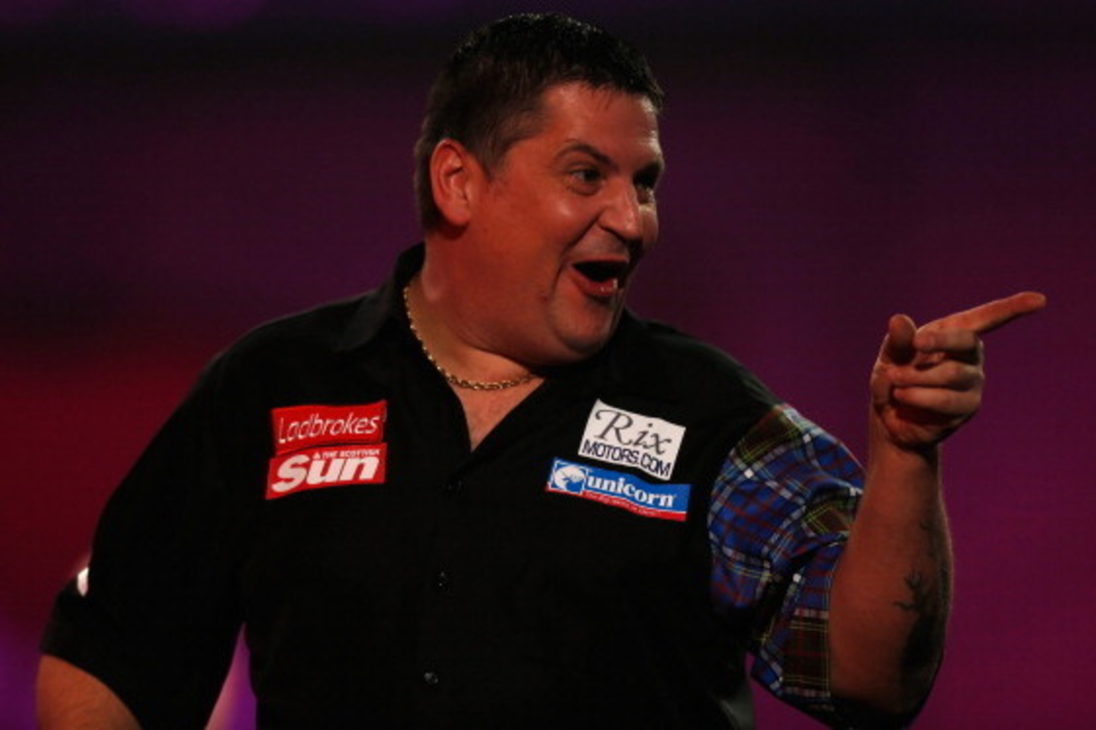 LONDON, ENGLAND - DECEMBER 28:  Gary Anderson of Scotland in action during his third round match against Michael van Gerwen of Holland on day thirteen of the Ladbrokes.com World Darts Championship at Alexandra Palace on December 28, 2013 in London, Englan