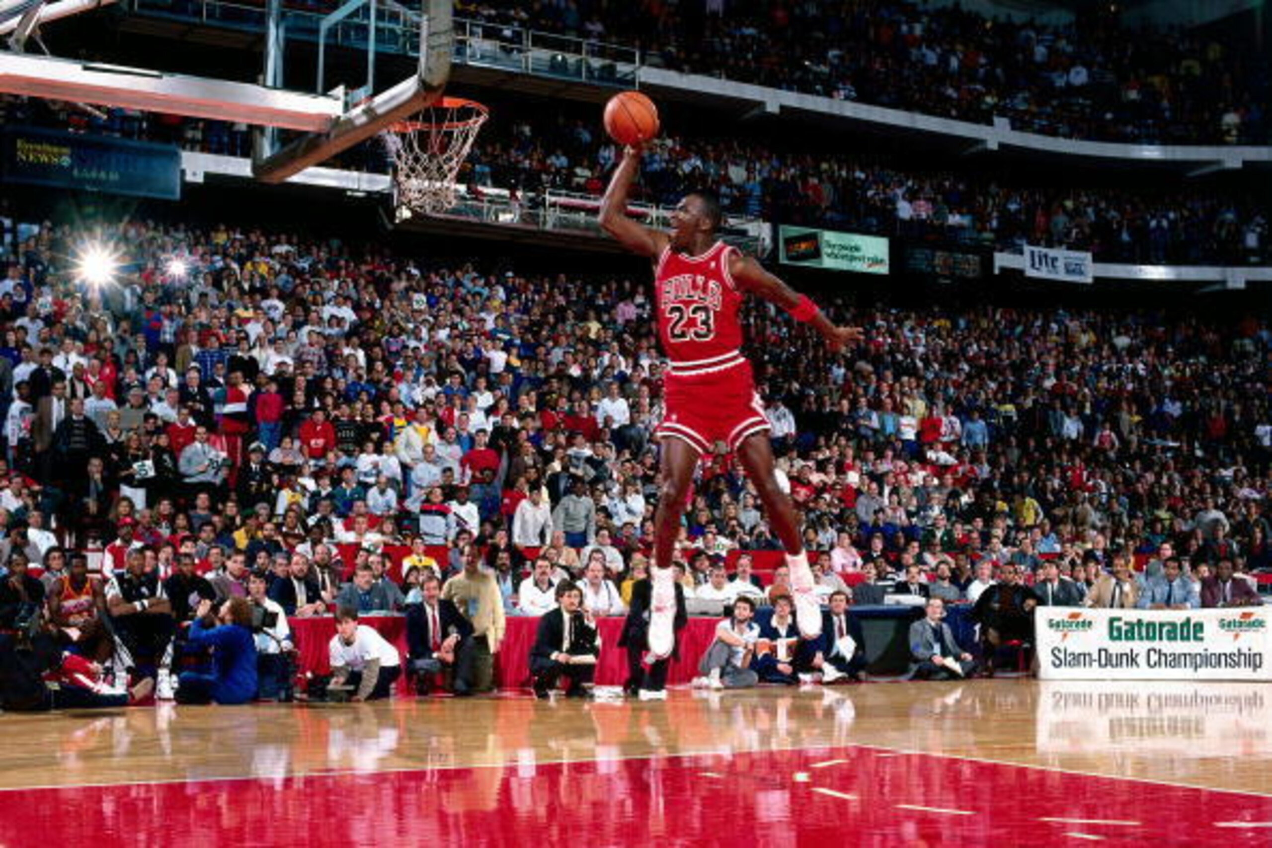 CHICAGO, IL - FEBRUARY 6: Michael Jordan #23 of the Chicago Bulls goes for a dunk during the 1988 NBA All Star Slam Dunk Competition on February 6, 1988 at Chicago Stadium in Chicago, Illinois. Jordan went on to win the Slam Dunk Competition.  HIGH RESOLU