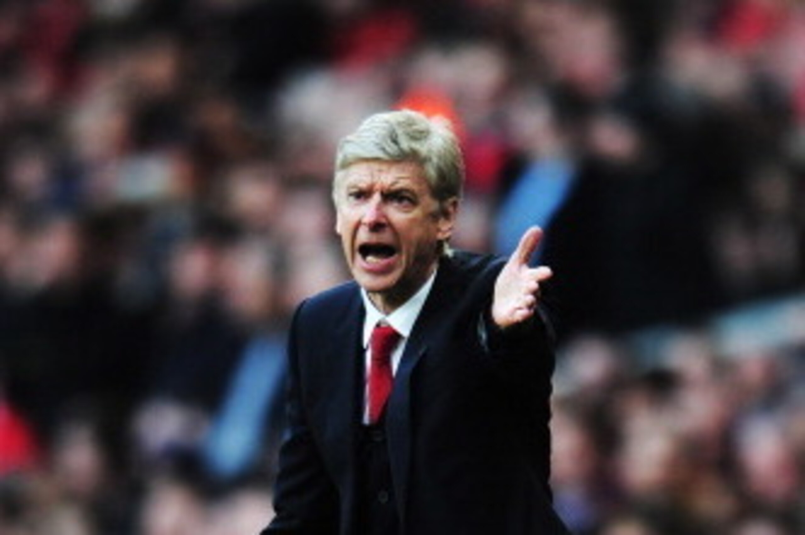 LONDON, ENGLAND - FEBRUARY 16:  Arsenal manager Arsene Wenger shouts instructions from the touchline during the FA Cup Fifth Round match between Arsenal and Liverpool at the Emirates Stadium on February 16, 2014 in London, England.  (Photo by Shaun Botter
