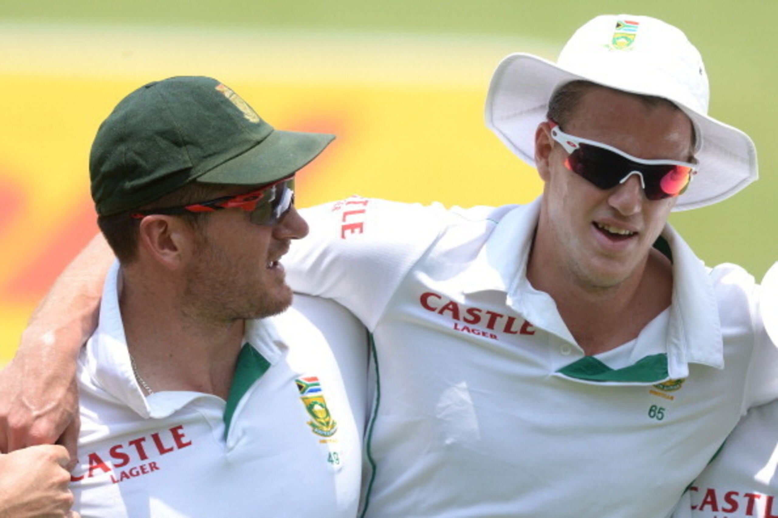 JOHANNESBURG, SOUTH AFRICA - DECEMBER 20: Morne Morkel of South Africa gets carried off by Graeme Smith during day 3 of the 1st Test match between South Africa and India at Bidvest Wanderers Stadium on December 20, 2013 in Johannesburg, South Africa. (Pho JOHANNESBURG, SOUTH AFRICA - DECEMBER 20: Morne Morkel of South Africa gets carried off by Graeme Smith during day 3 of the 1st Test match between South Africa and India at Bidvest Wanderers Stadium on December 20, 2013 in Johannesburg, South Africa. (Pho