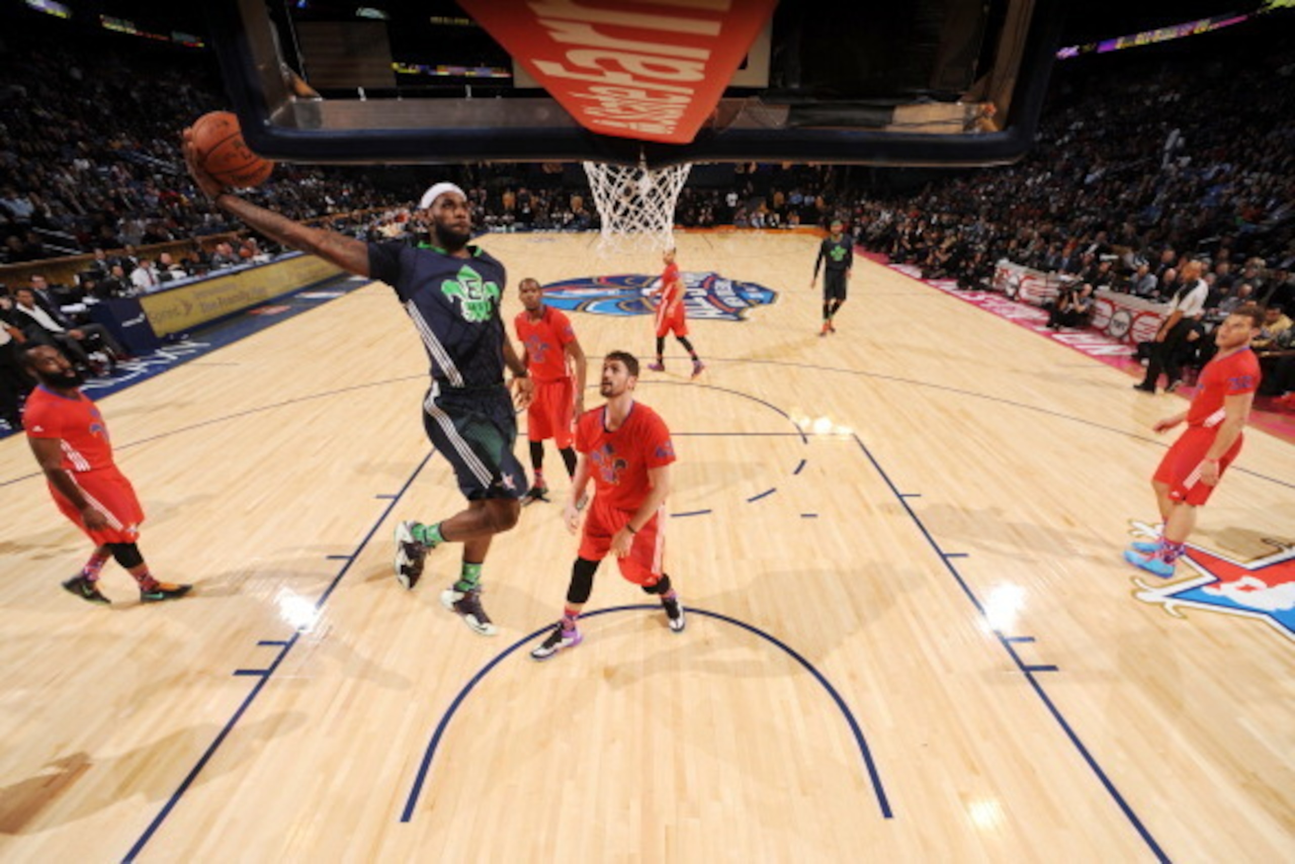 NEW ORLEANS, LA - FEBRUARY 16: LeBron James #6 of the Eastern Conference All-Stars attempts a dunk during the 2014 NBA All-Star Game as part of the 2014 All-Star Weekend at Smoothie King Center on February 16, 2014 in New Orleans, Louisiana. NOTE TO USER: