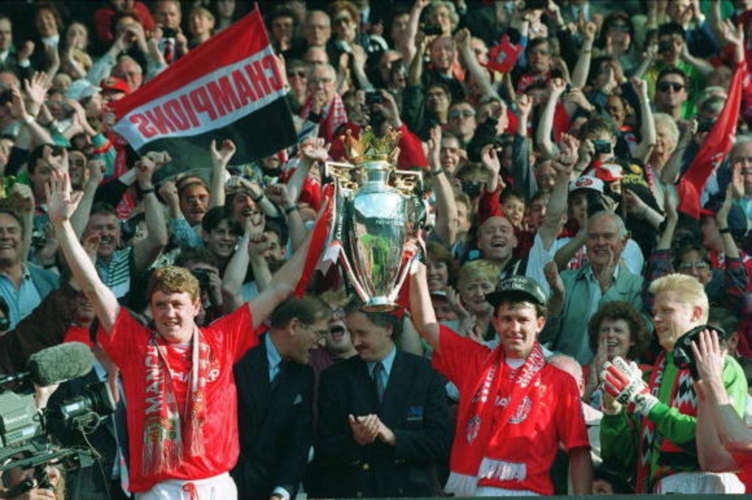 8 MAY 1994:  STEVE BRUCE AND BYRAN ROBSON OF MANCHESTER UNITED LIFT THE FA CARLING PREMIERSHIP TROPHY TOGETHER FOLLOWING THEIR 0-0 DRAW WITH COVENTRY CITY AT OLD TRAFFORD STADIUM. Mandatory Credit: David Cannon/ALLSPORT