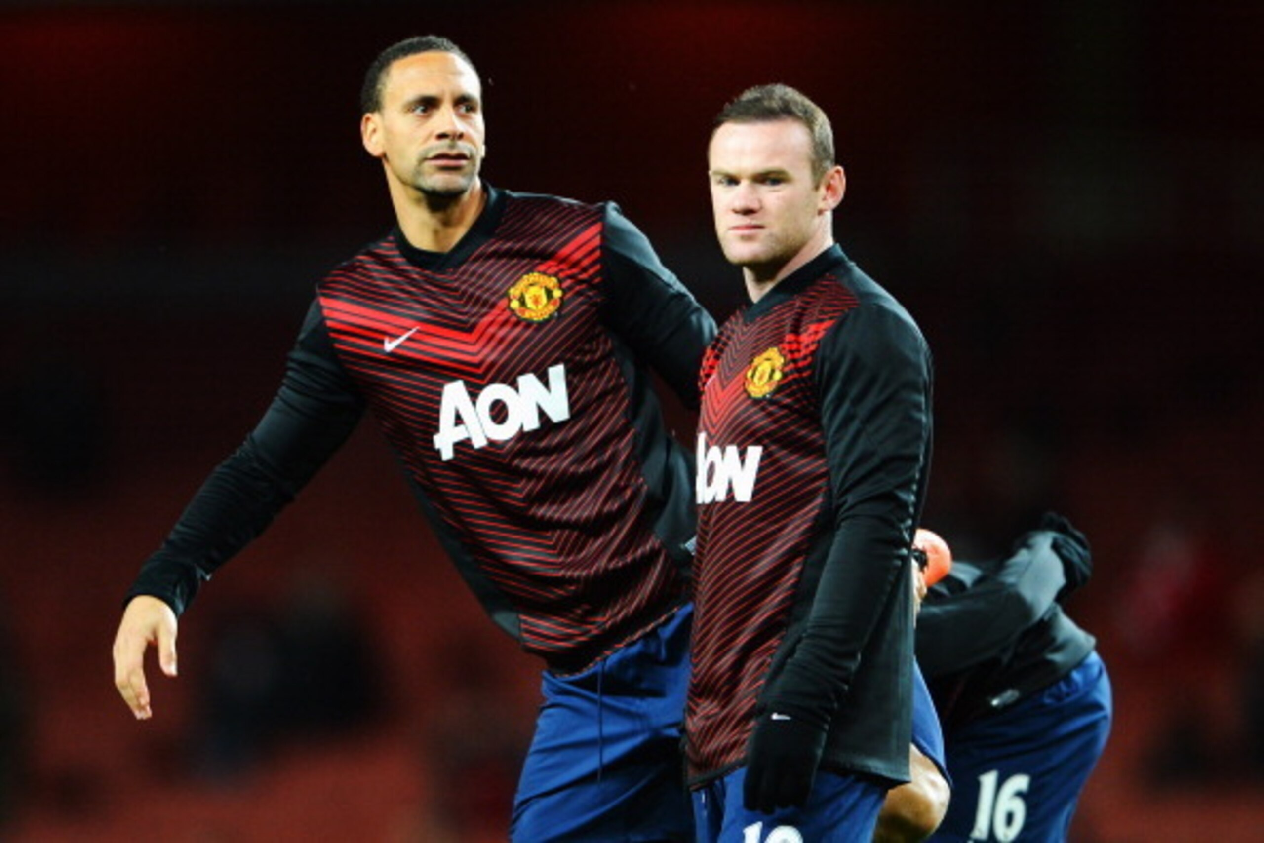 LONDON, ENGLAND - FEBRUARY 12:  Rio Ferdinand (L) and Wayne Rooney (R) and Manchester United team mates warm up before the Barclays Premier League match between Arsenal and Manchester United at the Emirates Stadium on February 12, 2014 in London, England.