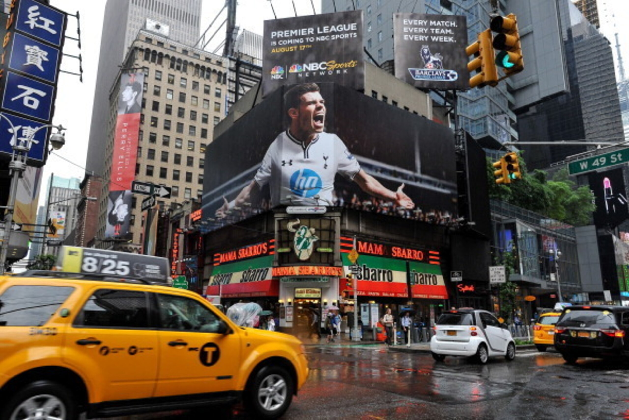 NEW YORK, NY - AUGUST 01: A general view of a billboard showing Welsh professional footballer Gareth Bale of English Premier League club Tottenham Hotspur in Times Square on August 1, 2013 in New York City. (Photo by D Dipasupil/Getty Images) NEW YORK, NY - AUGUST 01: A general view of a billboard showing Welsh professional footballer Gareth Bale of English Premier League club Tottenham Hotspur in Times Square on August 1, 2013 in New York City. (Photo by D Dipasupil/Getty Images)