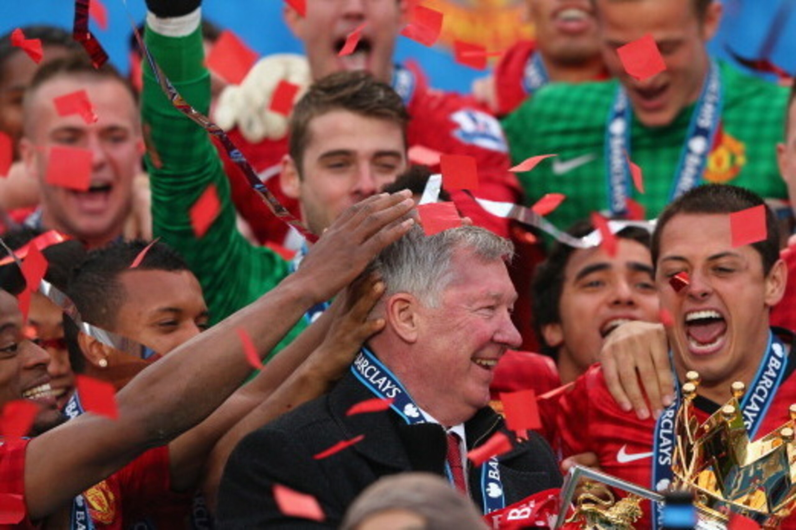 MANCHESTER, ENGLAND - MAY 12:  Manchester United Manager Sir Alex Ferguson celebrates with his players and the Premier League trophy following the Barclays Premier League match between Manchester United and Swansea City at Old Trafford on May 12, 2013 in 