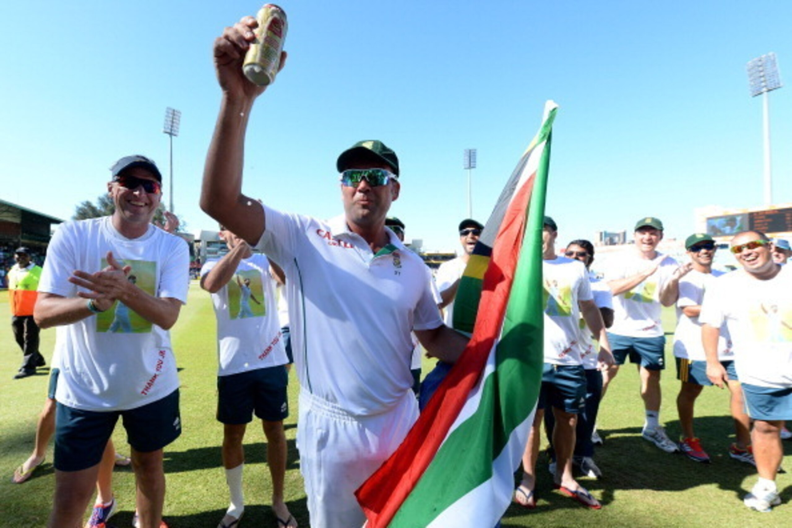 DURBAN, SOUTH AFRICA - DECEMBER 30: Jacques Kallis of South Africa has a beer from the sponsors during day 5 of the 2nd Test match between South Africa and India at Sahara Stadium Kingsmead on December 30, 2013 in Durban, South Africa. (Photo by Duif du T DURBAN, SOUTH AFRICA - DECEMBER 30: Jacques Kallis of South Africa has a beer from the sponsors during day 5 of the 2nd Test match between South Africa and India at Sahara Stadium Kingsmead on December 30, 2013 in Durban, South Africa. (Photo by Duif du T