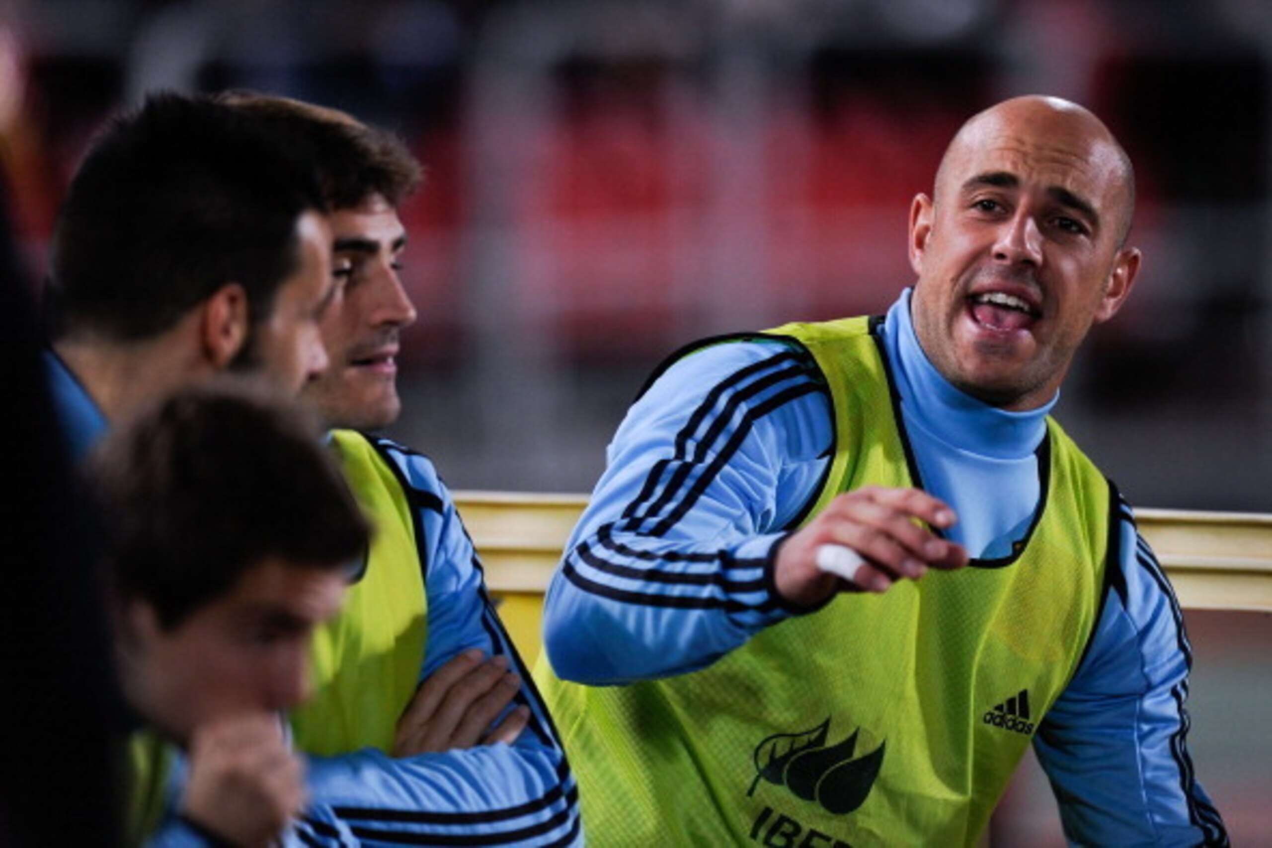 PALMA DE MALLORCA, SPAIN - OCTOBER 11: Pepe Reina of Spain jokes with his team-mates during the FIFA 2014 World Cup Qualifier match between Spain and Belarus at Iberostars Stadium on October 11, 2013 in Palma de Mallorca, Spain. (Photo by David Ramos/Ge PALMA DE MALLORCA, SPAIN - OCTOBER 11: Pepe Reina of Spain jokes with his team-mates during the FIFA 2014 World Cup Qualifier match between Spain and Belarus at Iberostars Stadium on October 11, 2013 in Palma de Mallorca, Spain. (Photo by David Ramos/Ge