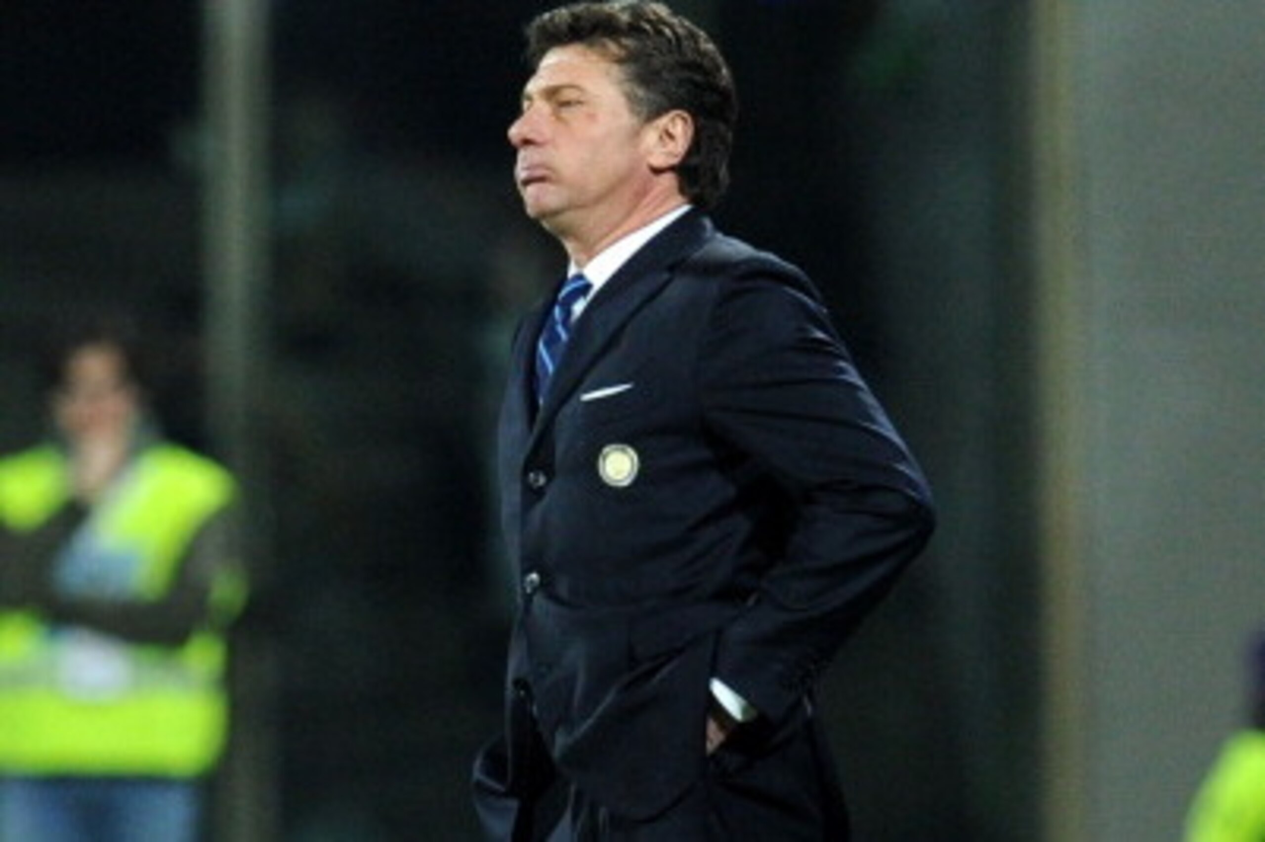 FLORENCE, ITALY - FEBRUARY 15: Walter Mazzarri Head coach of Inter during the Serie A match between ACF Fiorentina and FC Internazionale Milano at Stadio Artemio Franchi on February 15, 2014 in Florence, Italy. (Photo by Giuseppe Bellini/Getty Images) FLORENCE, ITALY - FEBRUARY 15: Walter Mazzarri Head coach of Inter during the Serie A match between ACF Fiorentina and FC Internazionale Milano at Stadio Artemio Franchi on February 15, 2014 in Florence, Italy. (Photo by Giuseppe Bellini/Getty Images)