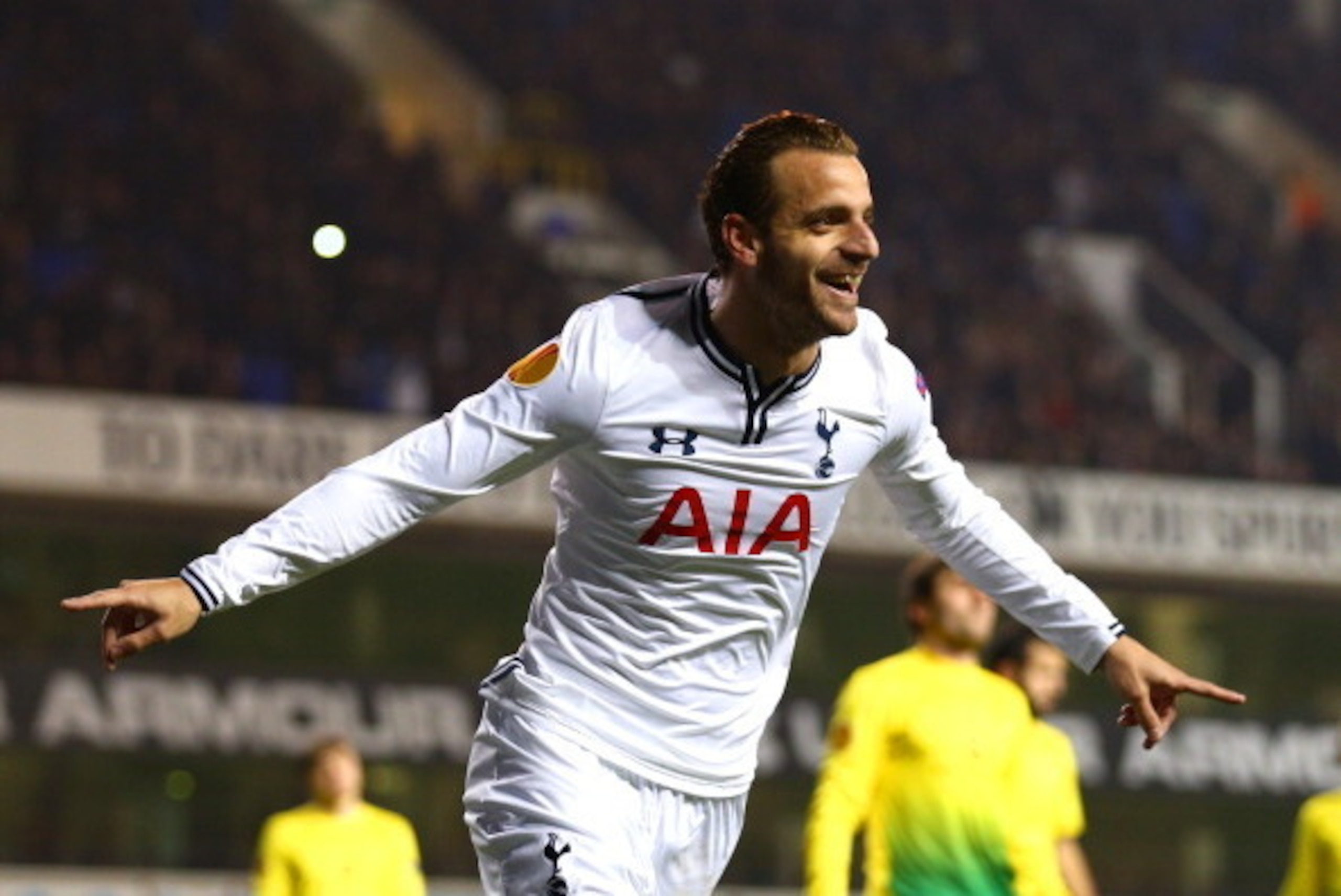 LONDON, ENGLAND - DECEMBER 12: Roberto Soldado of Tottenham Hotspur celebrates scoring their first goal during the UEFA Europa League Group K match between Tottenham Hotspur FC and FC Anji Makhachkala at White Hart Lane on December 12, 2013 in London, En LONDON, ENGLAND - DECEMBER 12: Roberto Soldado of Tottenham Hotspur celebrates scoring their first goal during the UEFA Europa League Group K match between Tottenham Hotspur FC and FC Anji Makhachkala at White Hart Lane on December 12, 2013 in London, En
