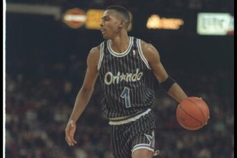 25 Dec 1993:  Guard Penny Hardaway of the Orlando Magic moves the ball during a game against the Chicago Bulls at the United Center in Chicago, Illinois.  The Bulls won the game, 95-93. Mandatory Credit: Jonathan Daniel  /Allsport Mandatory Credit: Jonath