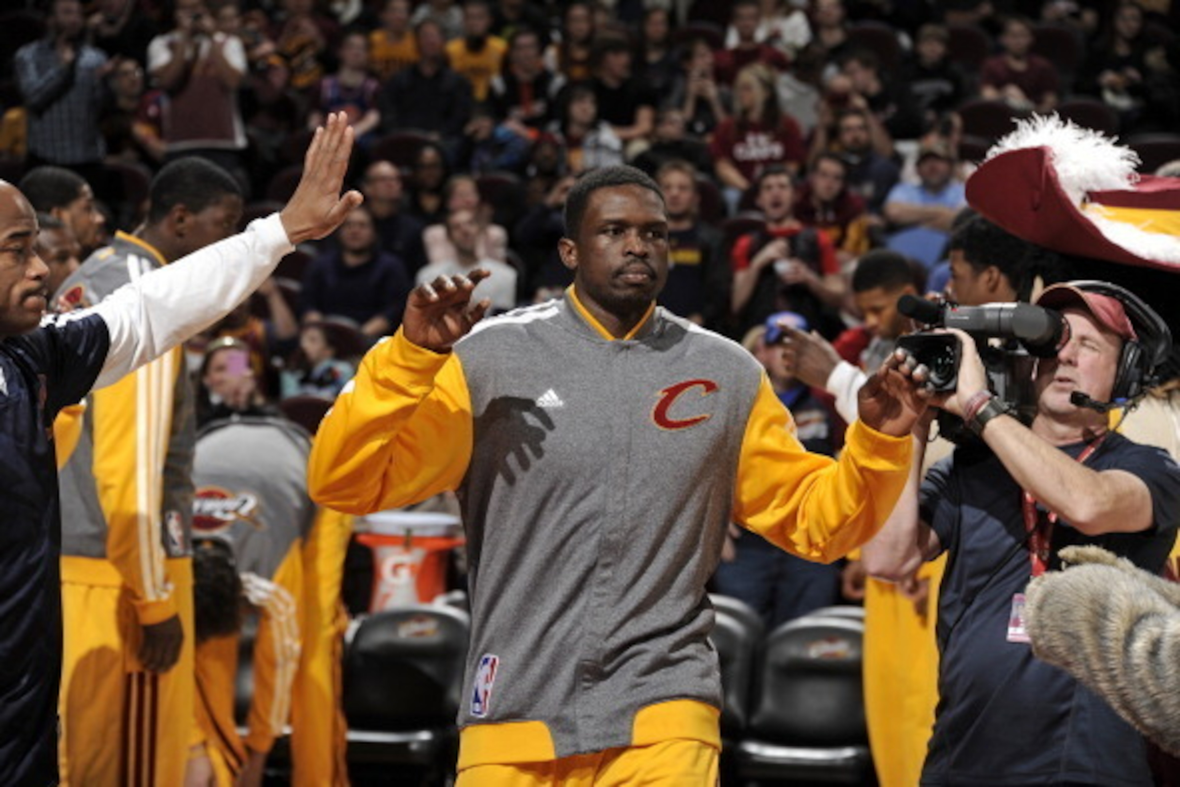 CLEVELAND, OH - JANUARY 26:  Luol Deng #9 of the Cleveland Cavaliers runs out before the game against the Phoenix Suns at The Quicken Loans Arena on January 26, 2014 in Cleveland, Ohio. NOTE TO USER: User expressly acknowledges and agrees that, by downloa