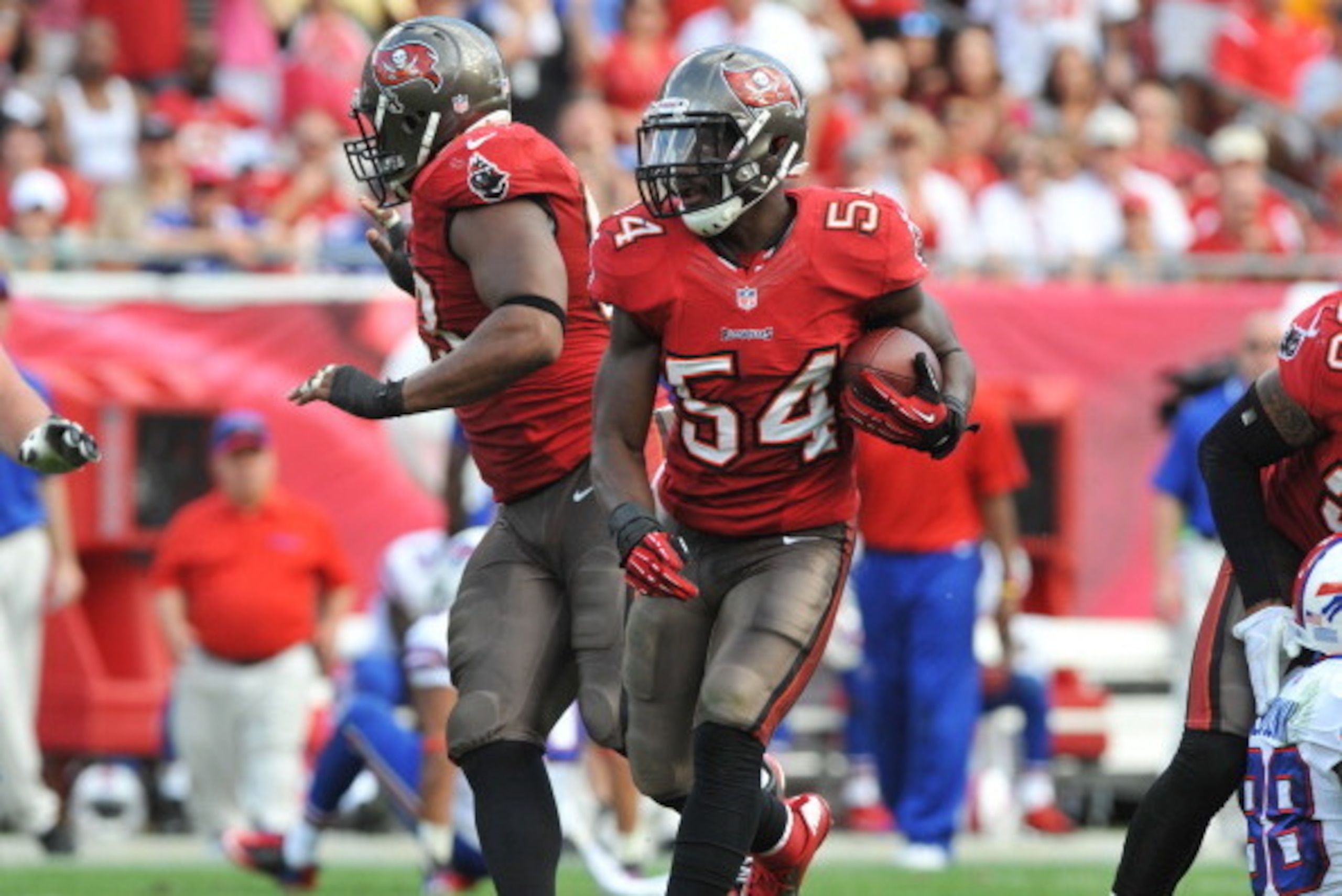 TAMPA, FL -  DECEMBER 8:  Linebacker Lavonte David #54 of the Tampa Bay Buccaneers runs upfield with a 2nd-half interception  against the Buffalo Bills  December 8, 2013 at Raymond James Stadium in Tampa, Florida.  (Photo by Al Messerschmidt/Getty Images)