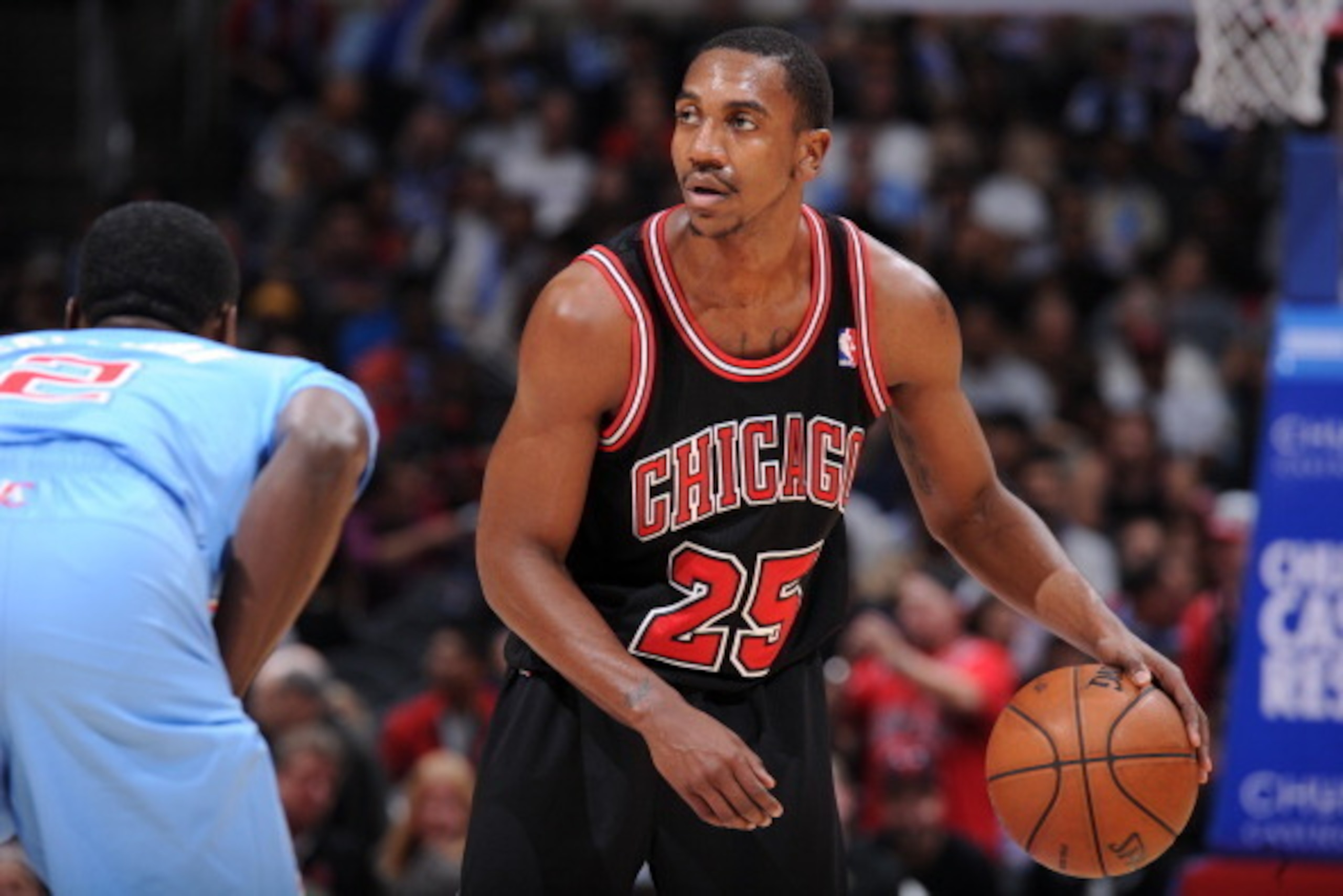 LOS ANGELES, CA - NOVEMBER 24: Marquis Teague #25 of the Chicago Bulls looks to pass the ball against the Los Angeles Clippers at Staples Center on November 24, 2013 in Los Angeles, California. NOTE TO USER: User expressly acknowledges and agrees that, by LOS ANGELES, CA - NOVEMBER 24: Marquis Teague #25 of the Chicago Bulls looks to pass the ball against the Los Angeles Clippers at Staples Center on November 24, 2013 in Los Angeles, California. NOTE TO USER: User expressly acknowledges and agrees that, by