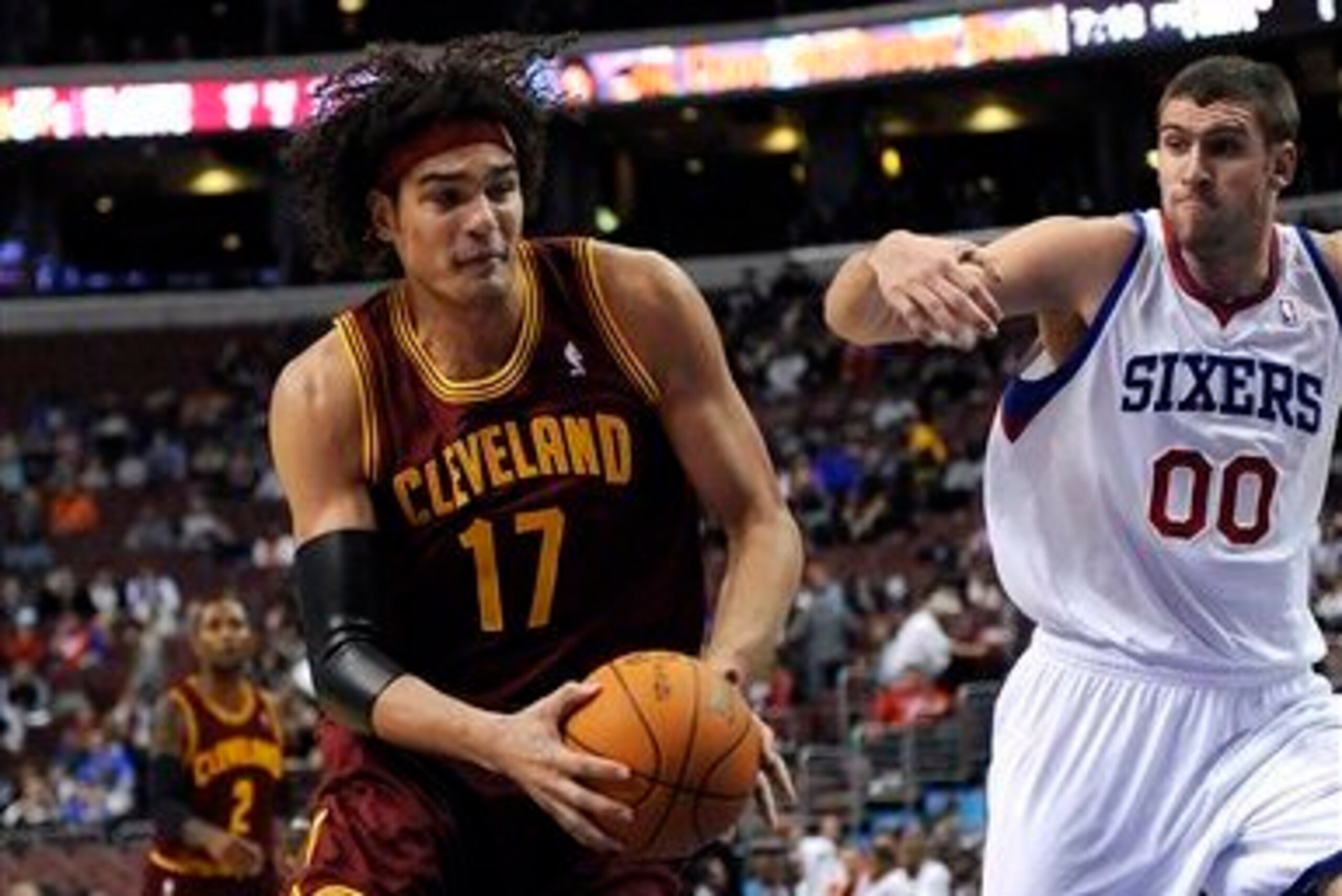 Hawes can help ease the burden on Varejao.