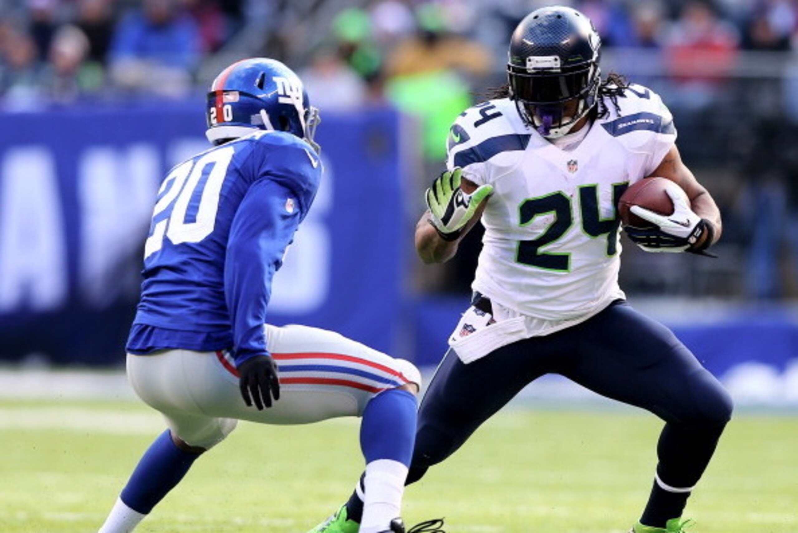 EAST RUTHERFORD, NJ - DECEMBER 15:  Marshawn Lynch #24 of the Seattle Seahawks carries the ball as  Prince Amukamara #20 of the New York Giants defends at MetLife Stadium on December 15, 2013 in East Rutherford, New Jersey.  (Photo by Elsa/Getty Images)