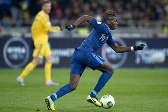 KIEV, UKRAINE - NOVEMBER 15: Paul Pogba of France controls the ball during the FIFA 2014 World Cup Qualifier Play-off First Leg soccer match between Ukraine and France at the Olympic Stadium on November 15, 2013 in Kiev, Ukraine.  (Photo by Adam Nurkiewic